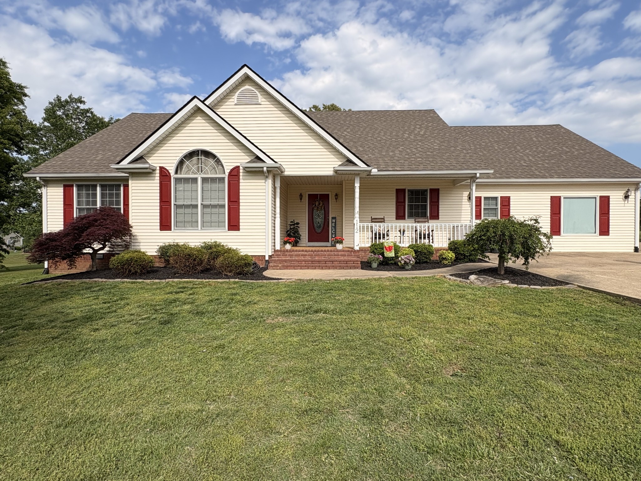 112 Stillwater Dr