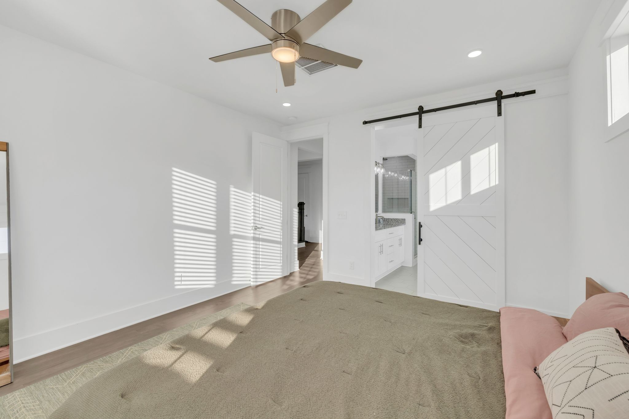 Murfreesboro, Tennessee 37128, United States, 3 Bedrooms Bedrooms, ,3 BathroomsBathrooms,Residential,Pending,80436