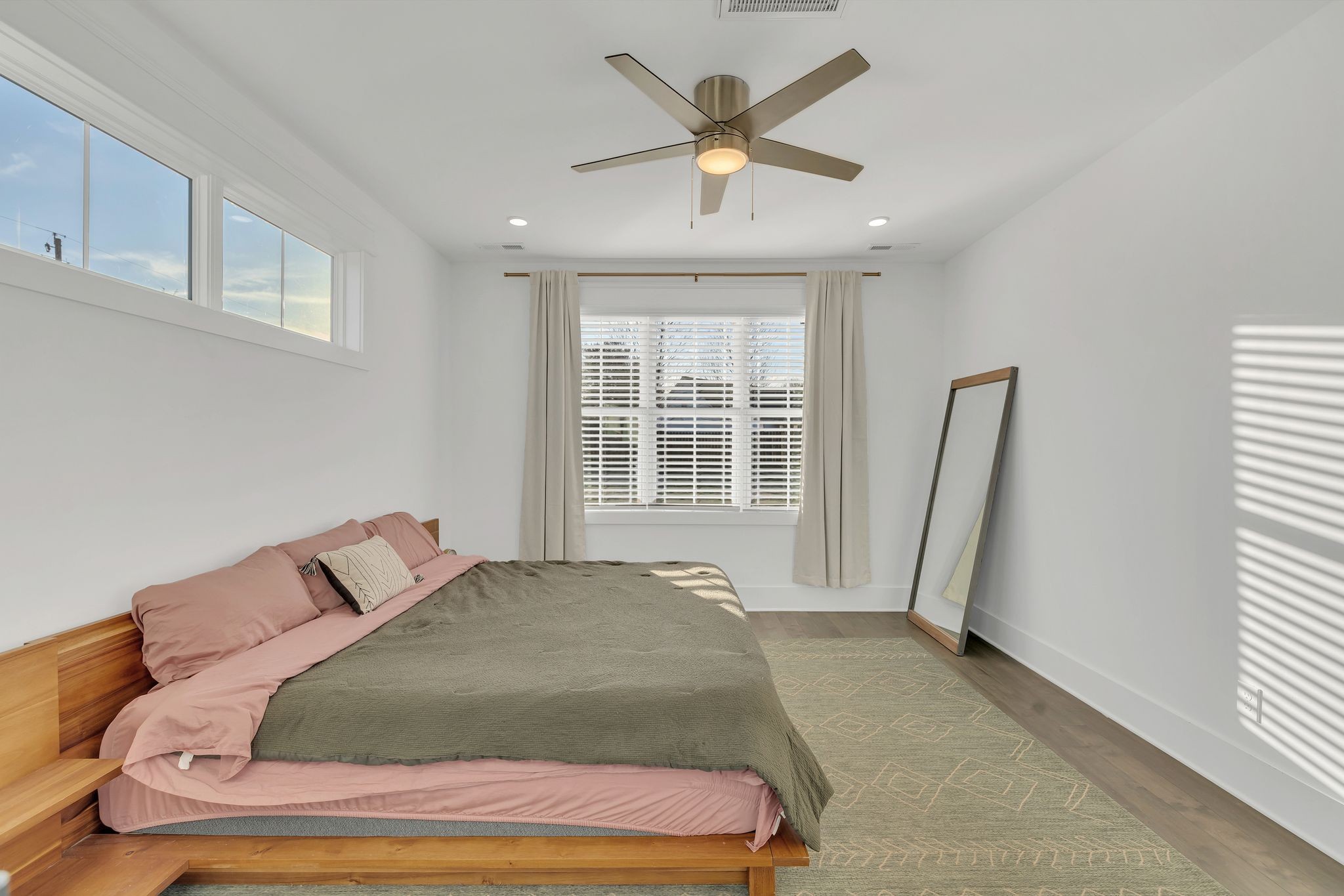 Murfreesboro, Tennessee 37128, United States, 3 Bedrooms Bedrooms, ,3 BathroomsBathrooms,Residential,Pending,80436