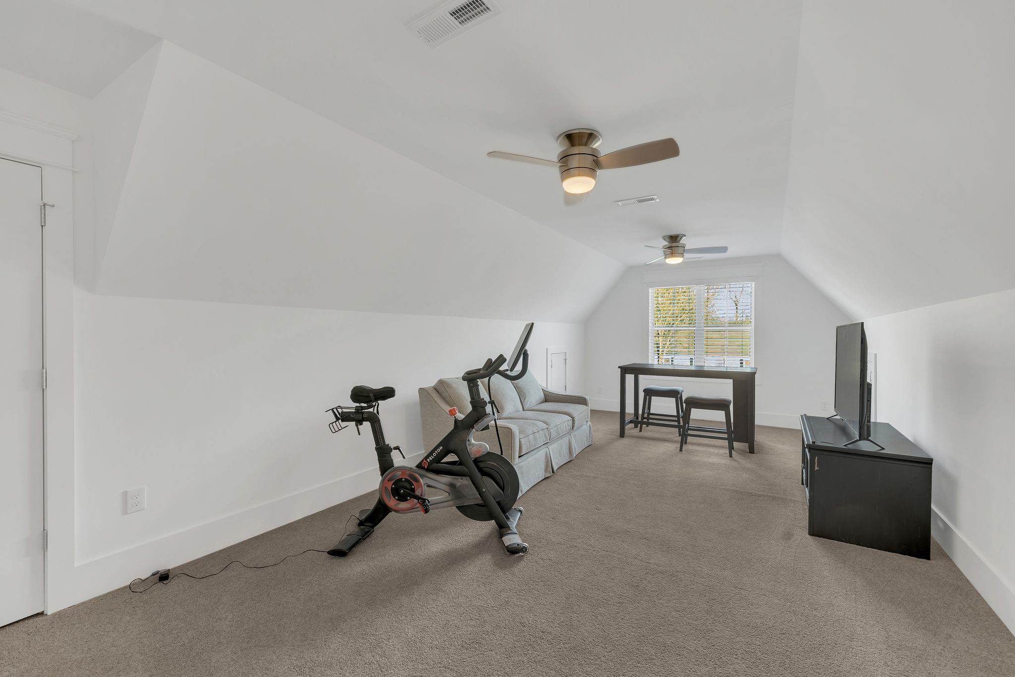 Murfreesboro, Tennessee 37128, United States, 3 Bedrooms Bedrooms, ,3 BathroomsBathrooms,Residential,Pending,80436