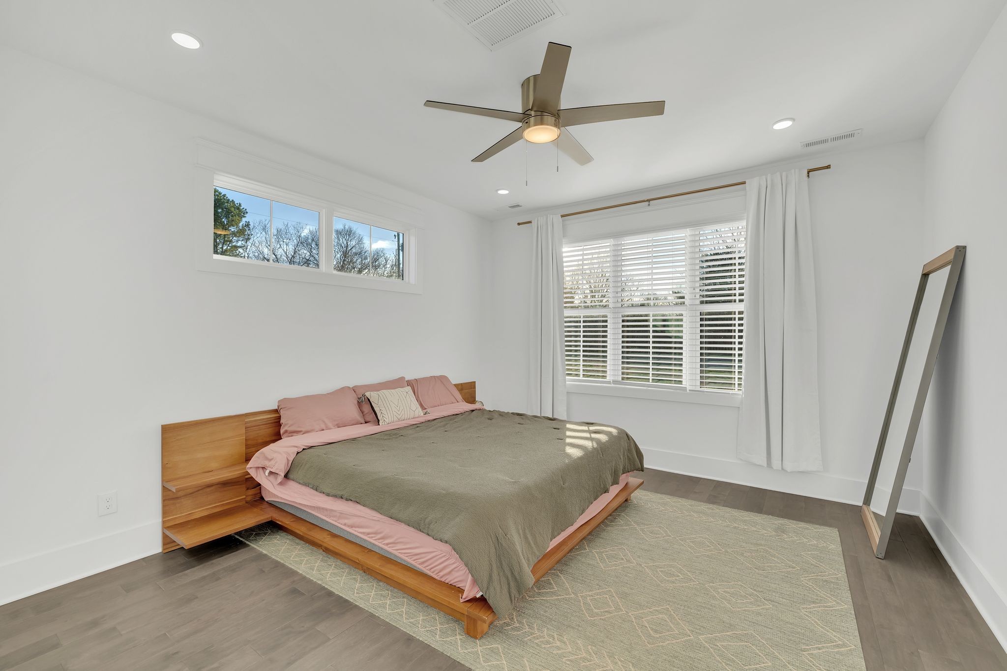 Murfreesboro, Tennessee 37128, United States, 3 Bedrooms Bedrooms, ,3 BathroomsBathrooms,Residential,Pending,80436