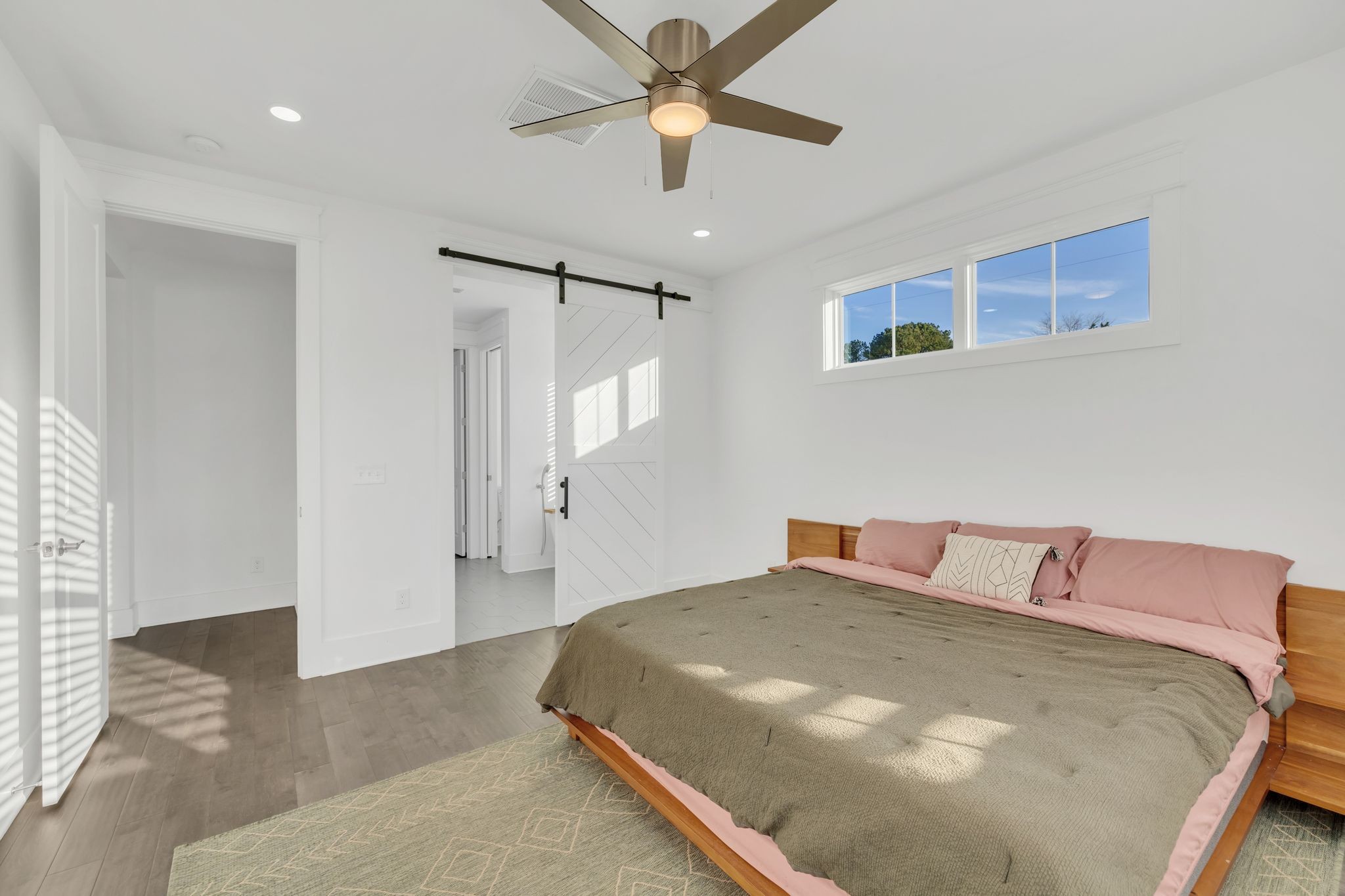 Murfreesboro, Tennessee 37128, United States, 3 Bedrooms Bedrooms, ,3 BathroomsBathrooms,Residential,Pending,80436