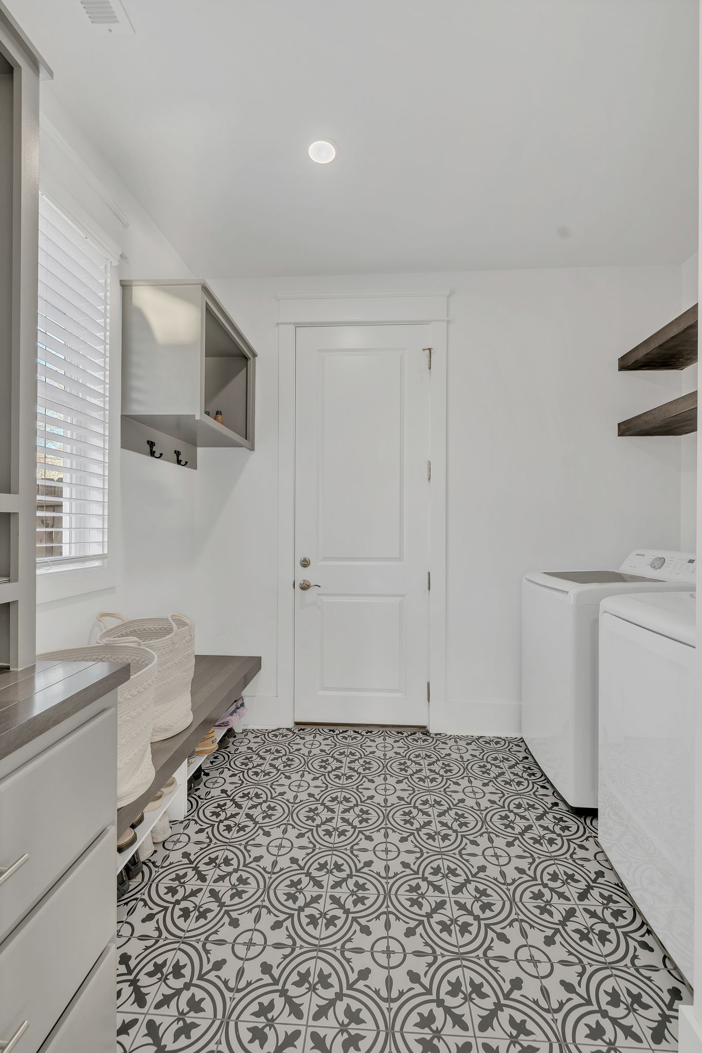 Murfreesboro, Tennessee 37128, United States, 3 Bedrooms Bedrooms, ,3 BathroomsBathrooms,Residential,Pending,80436