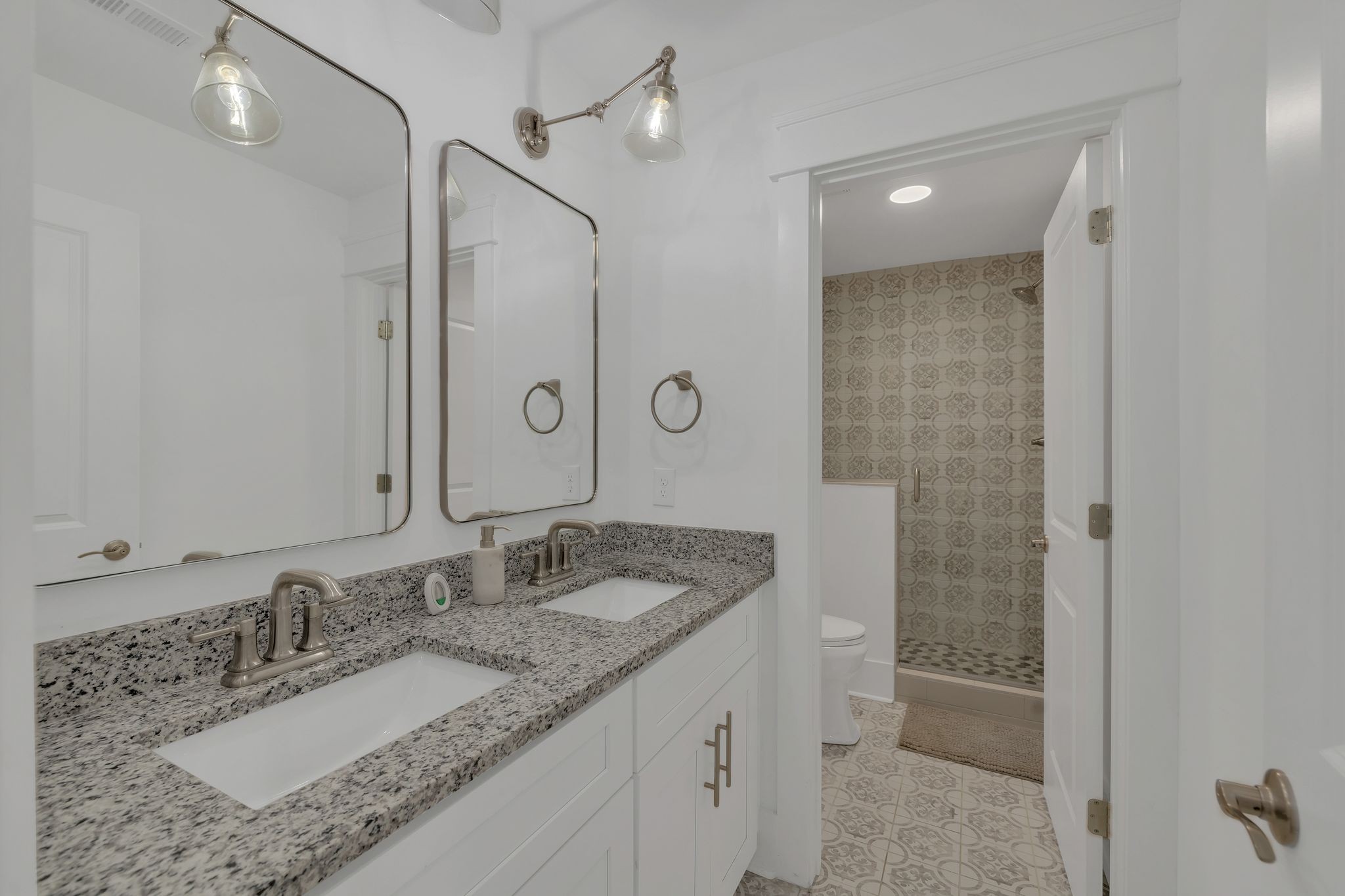 Murfreesboro, Tennessee 37128, United States, 3 Bedrooms Bedrooms, ,3 BathroomsBathrooms,Residential,Pending,80436