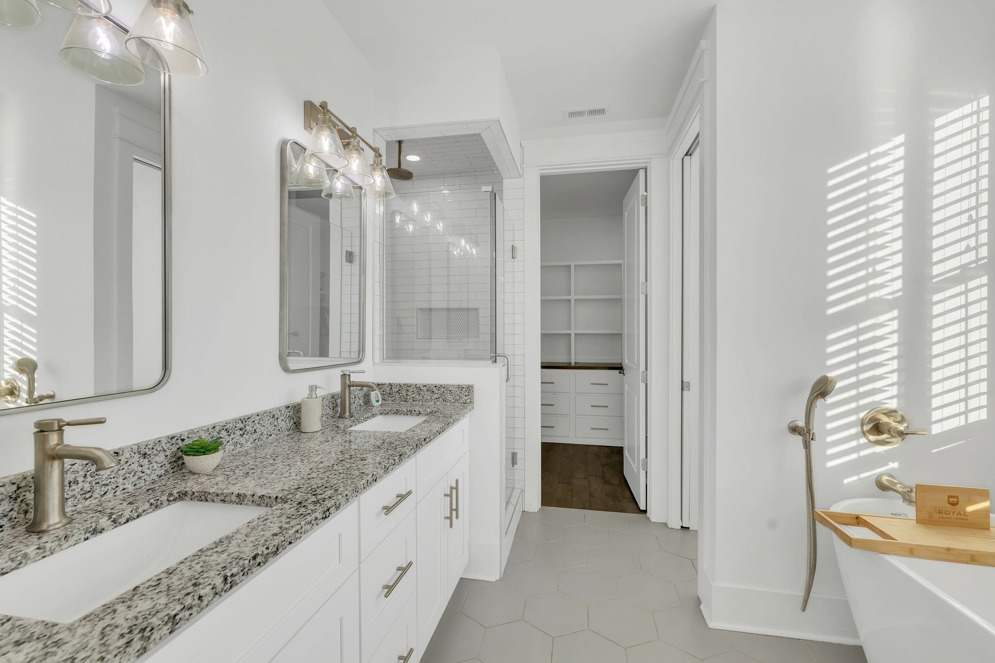 Murfreesboro, Tennessee 37128, United States, 3 Bedrooms Bedrooms, ,3 BathroomsBathrooms,Residential,Pending,80436