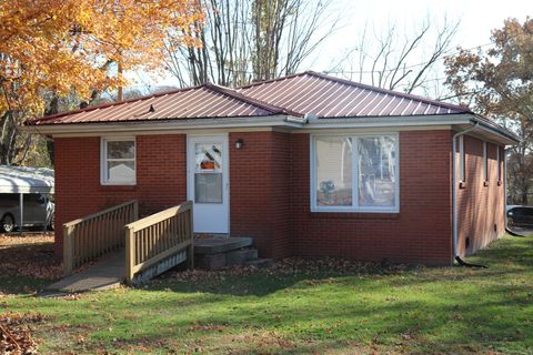 300 Walton Ave Lafayette TN 37083