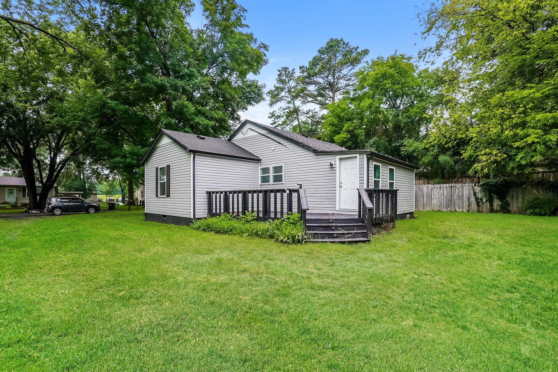 120 White St