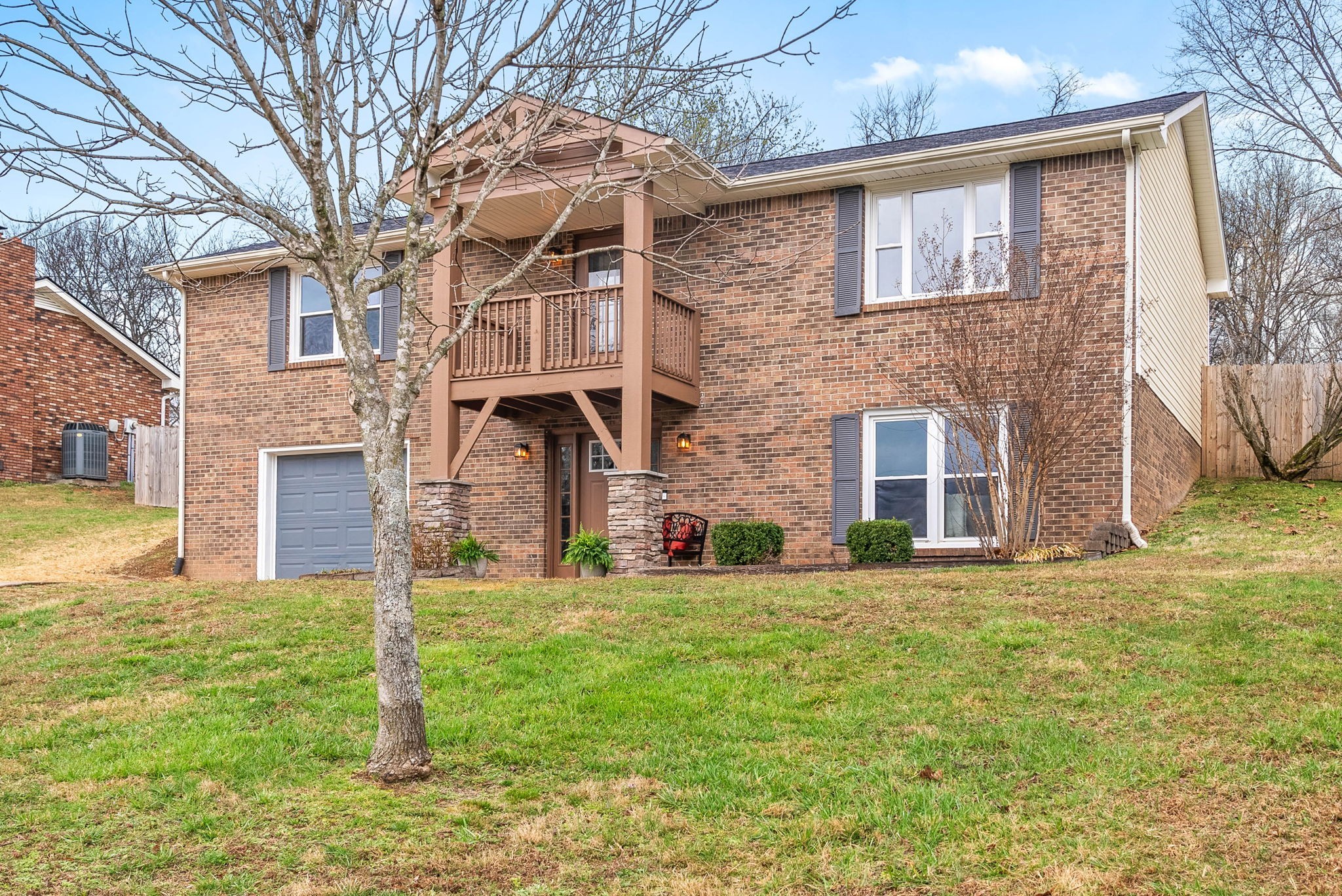 1019 Hillshire Dr