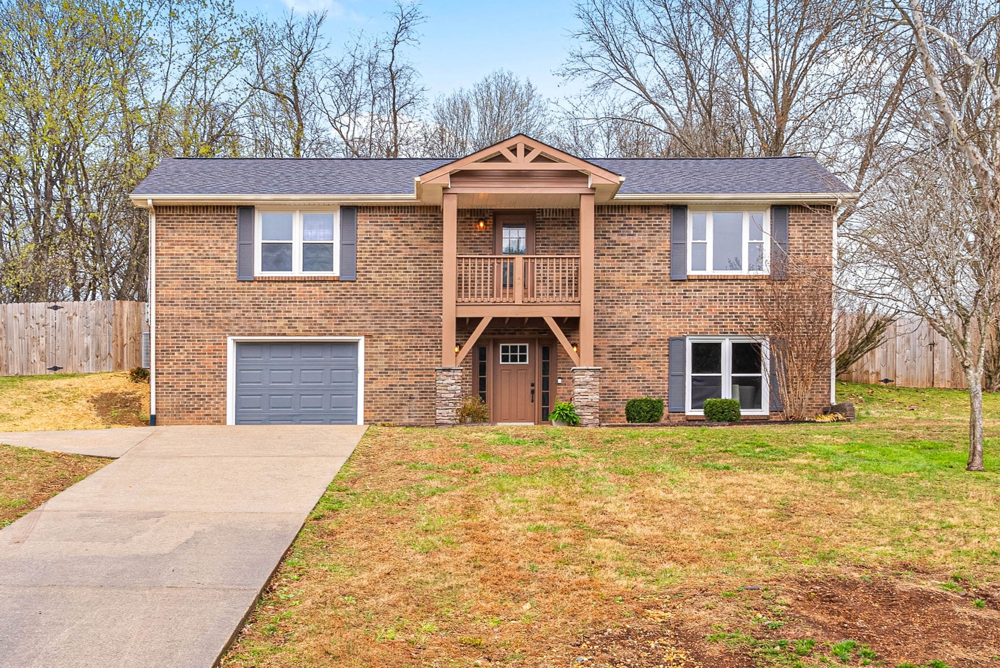 1019 Hillshire Dr