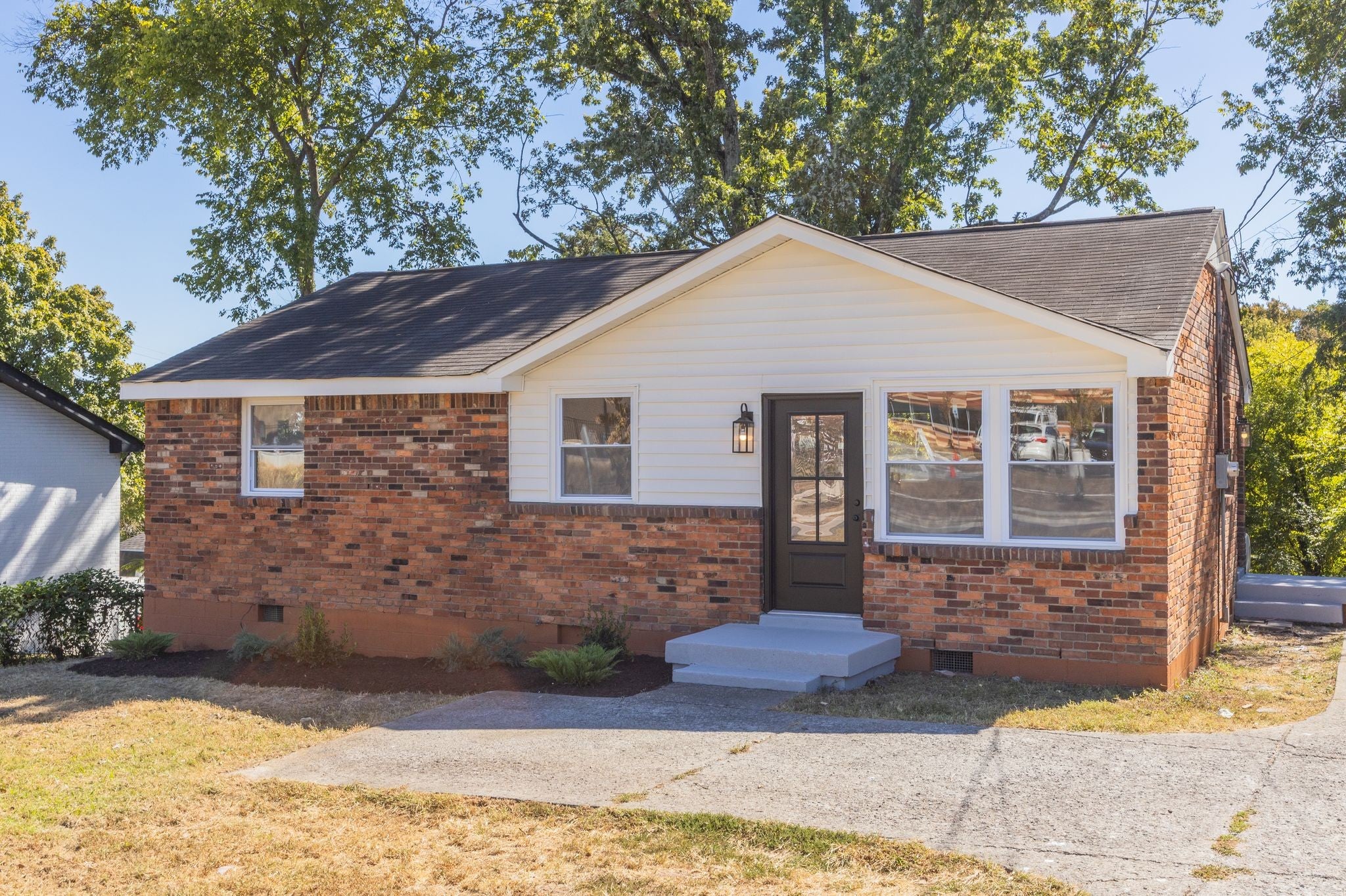 3-bed listing at 261 Paragon Mills Rd, Nashville