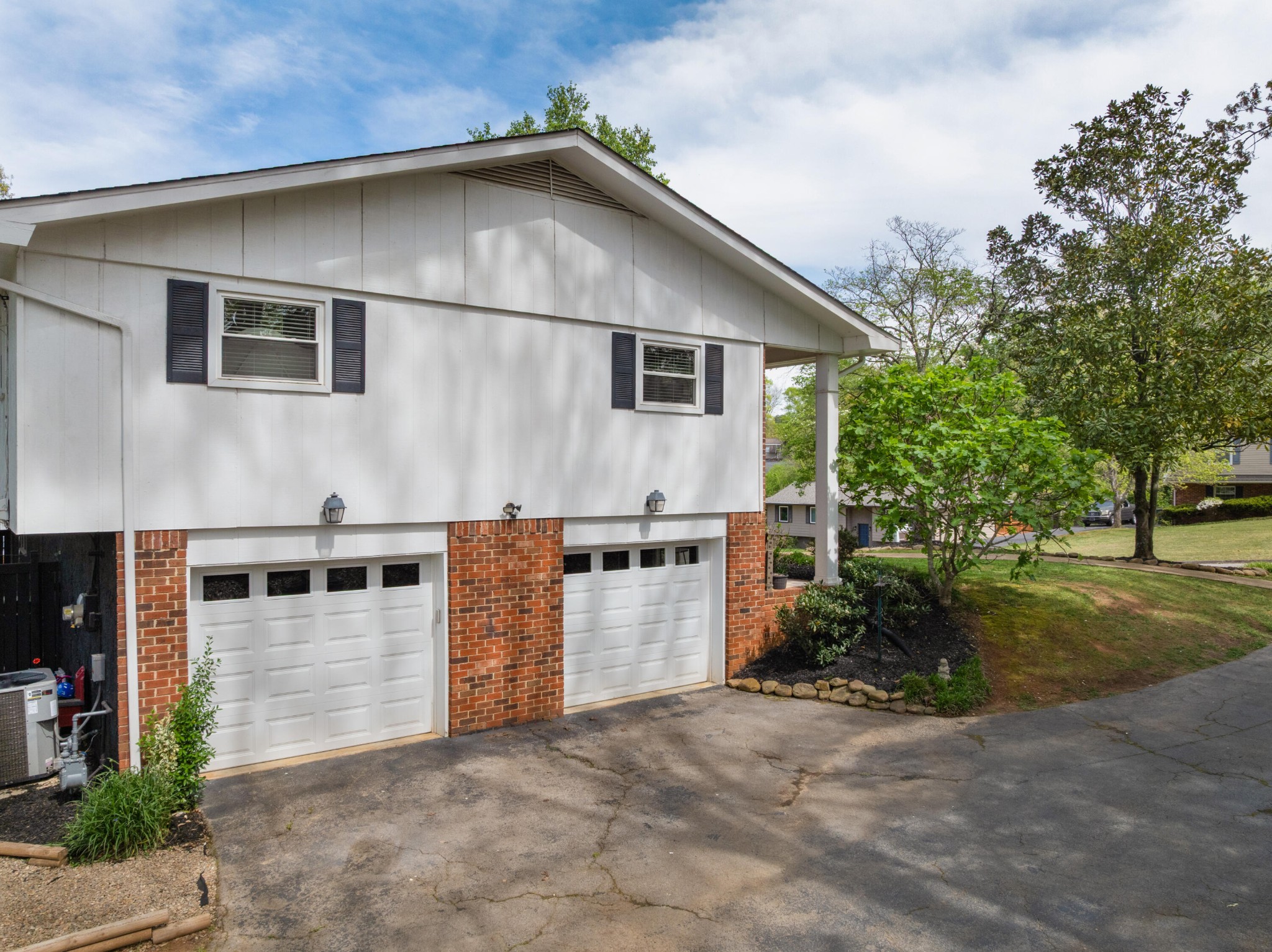 9211 Ramblewood Drive