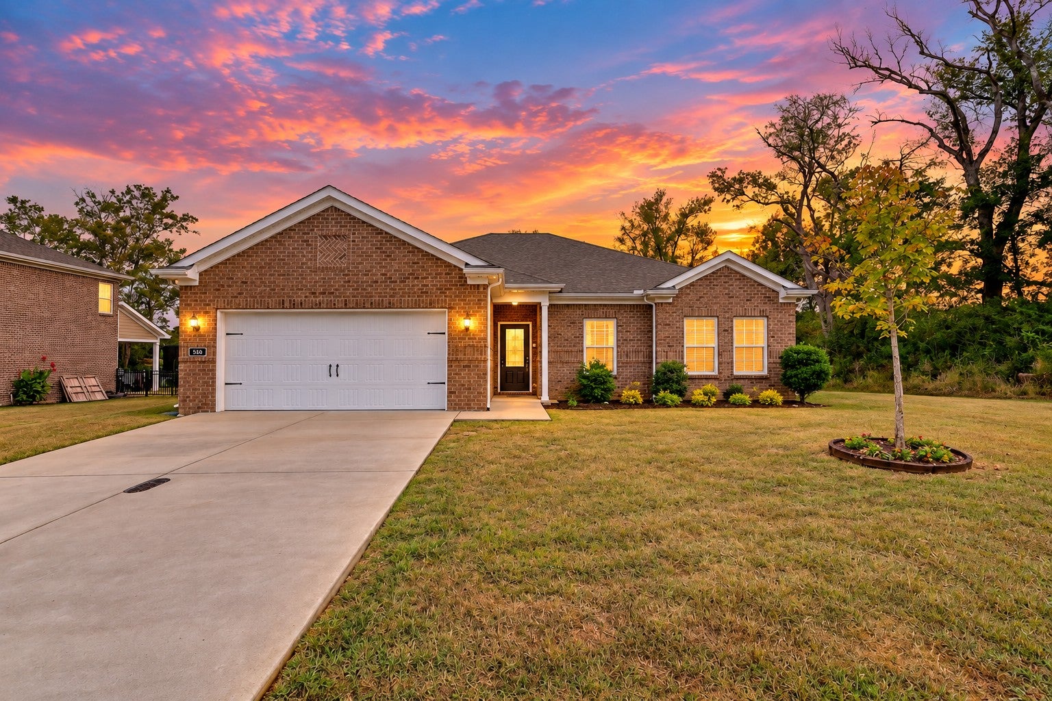 560 Fredericksburg Dr