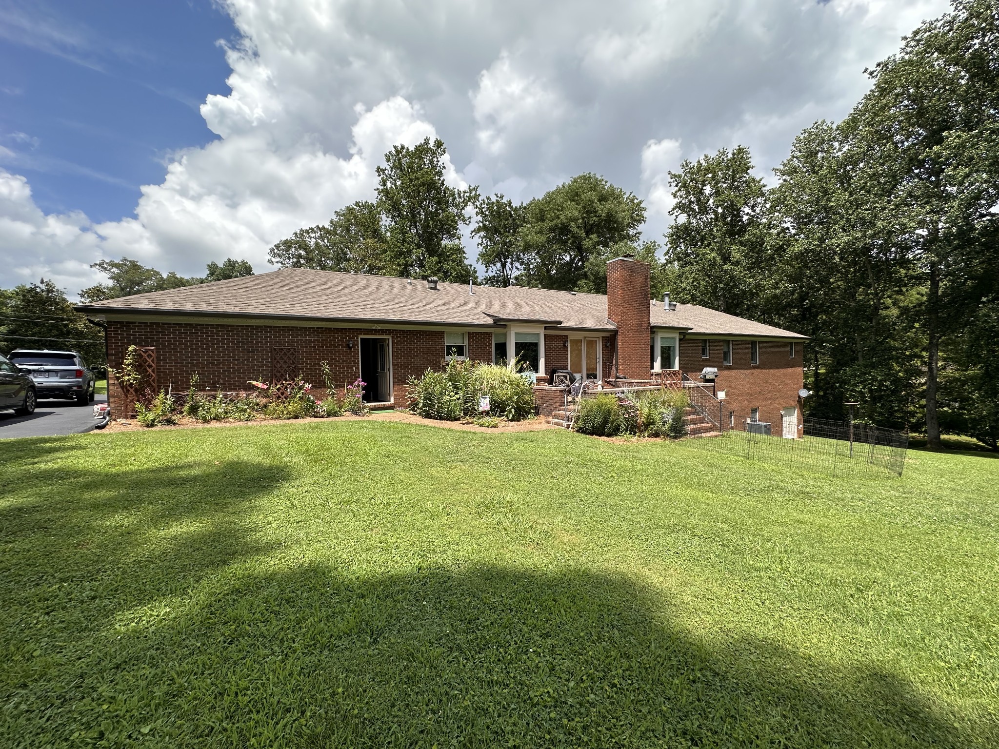 560 Lakeland Dr