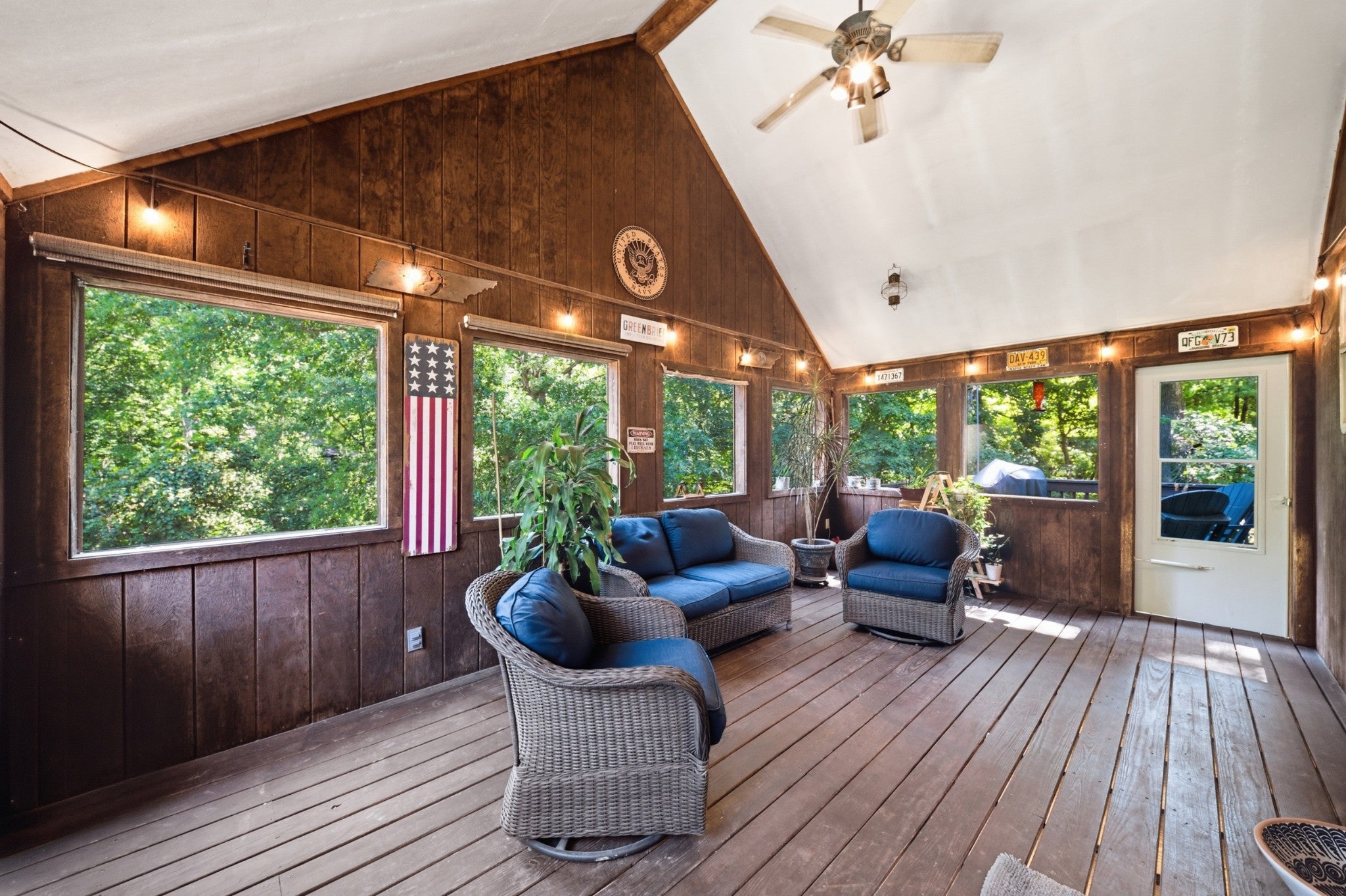 1003 Red Oak Dr