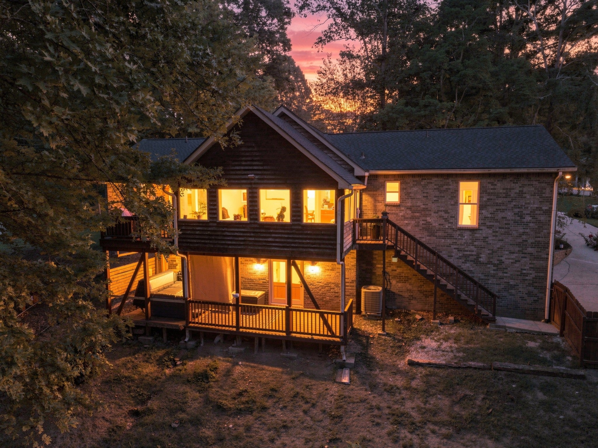 1003 Red Oak Dr