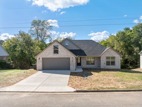 106 Derek Dr Lexington TN 38351