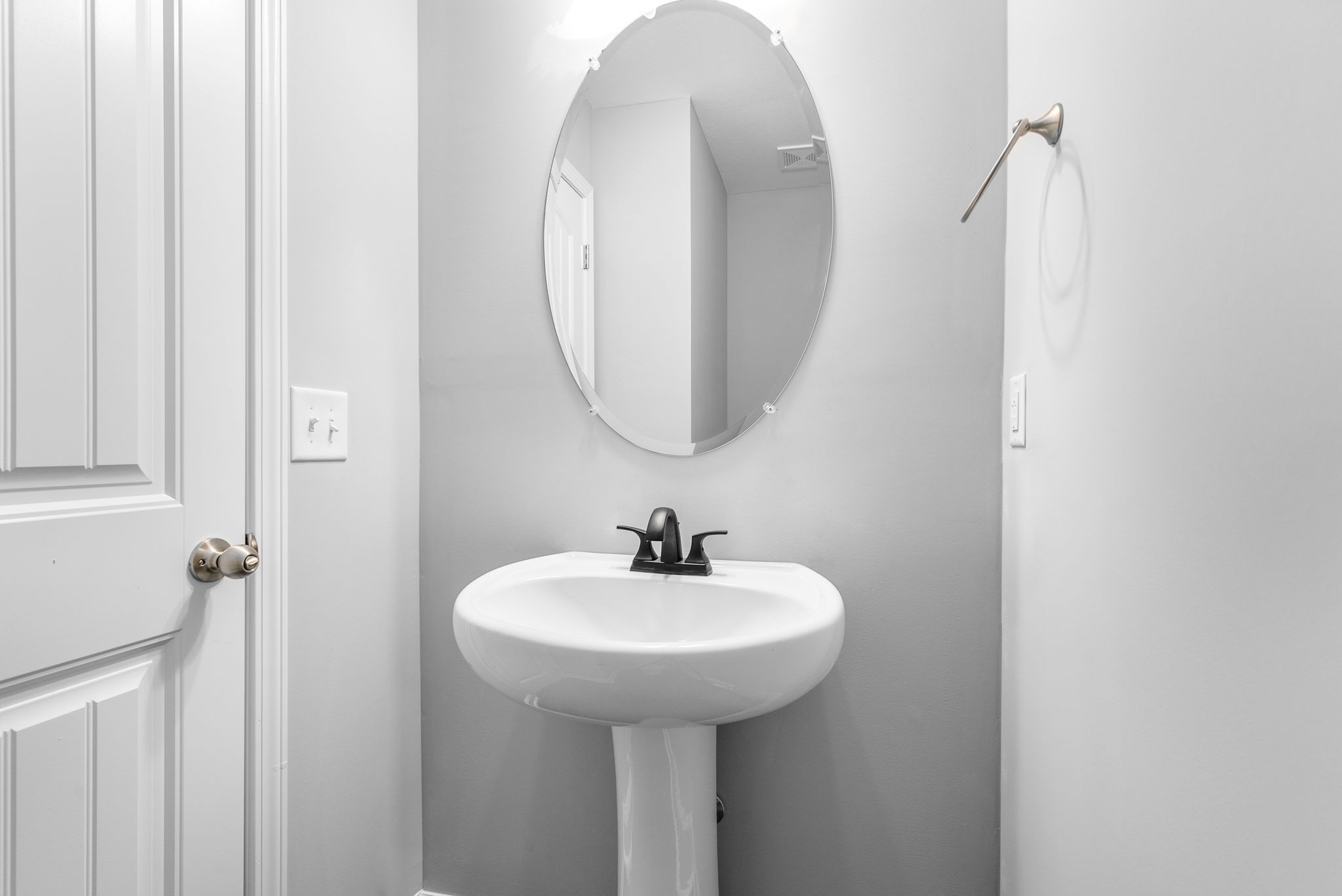 Clarksville, Tennessee 37040, United States, 2 Bedrooms Bedrooms, ,3 BathroomsBathrooms,Residential,Active,143486