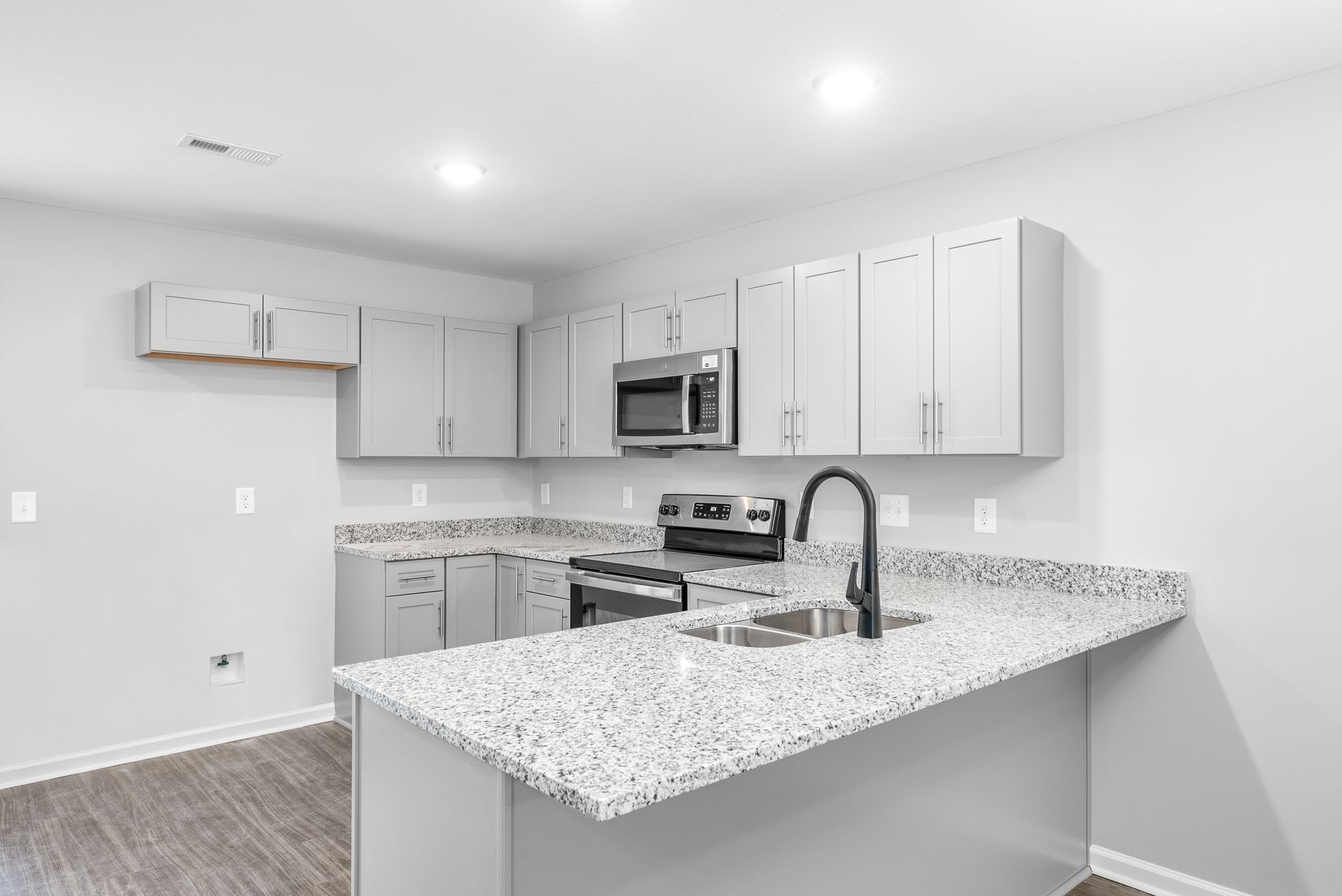 Clarksville, Tennessee 37040, United States, 2 Bedrooms Bedrooms, ,3 BathroomsBathrooms,Residential,Active,143486