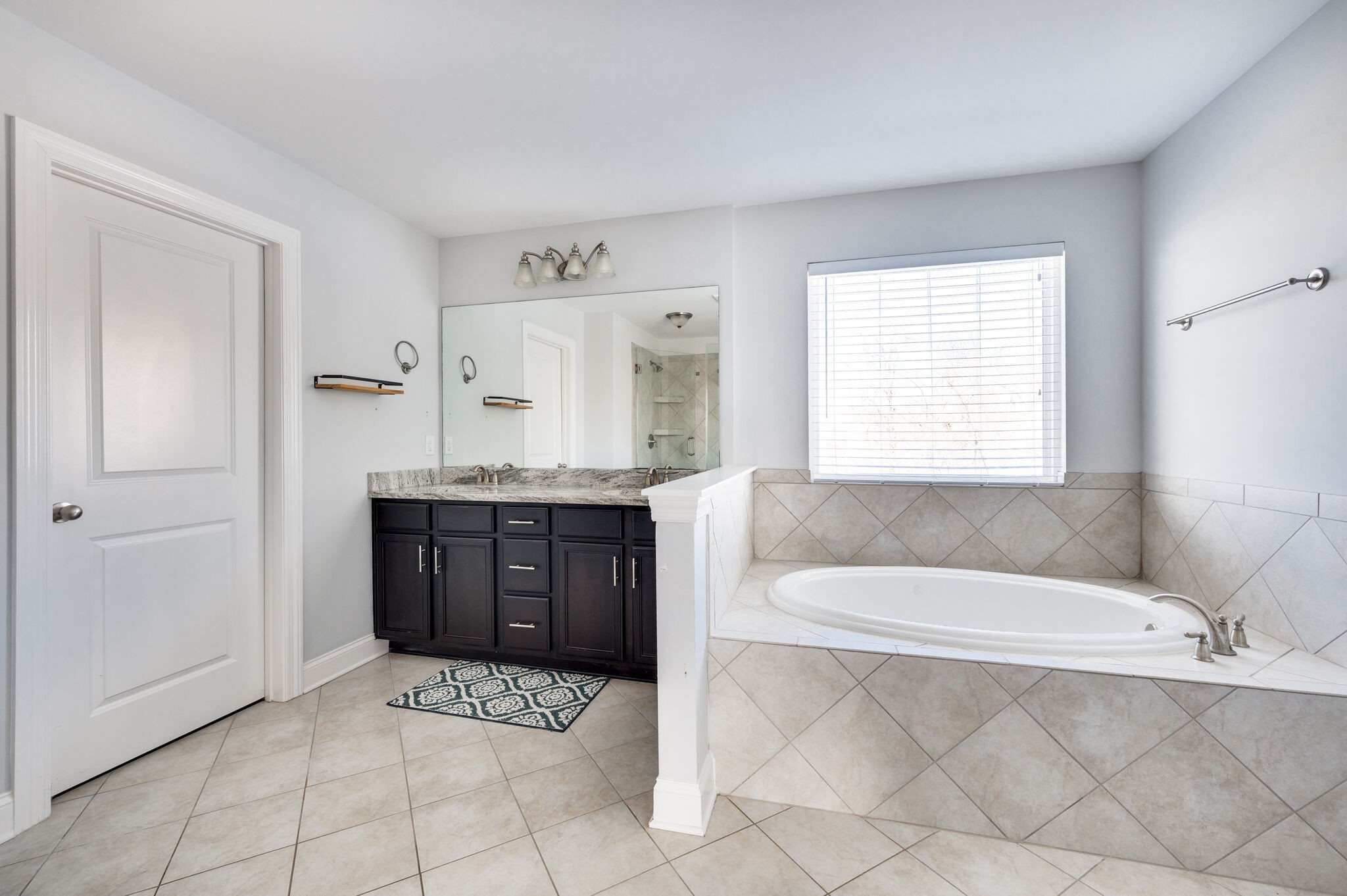 Antioch, Tennessee 37013, United States, 5 Bedrooms Bedrooms, ,4 BathroomsBathrooms,Residential,Active,87777