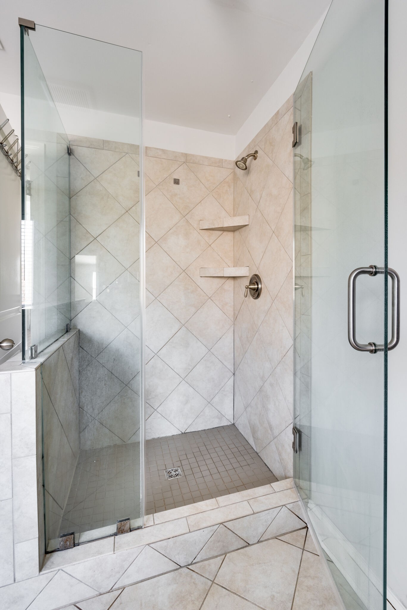 Antioch, Tennessee 37013, United States, 5 Bedrooms Bedrooms, ,4 BathroomsBathrooms,Residential,Active,87777