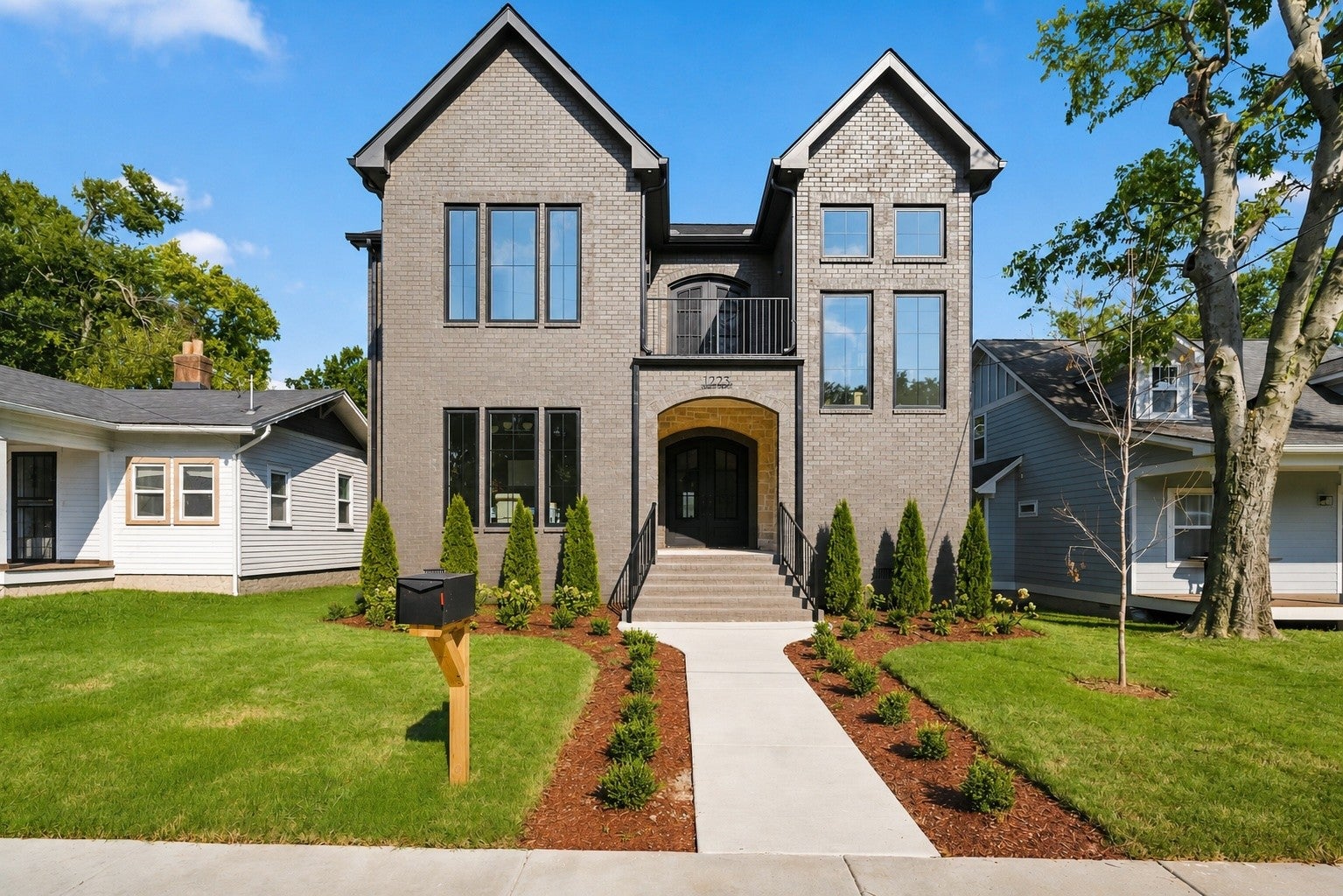 5-bed listing at 1223 N 2nd St, Nashville