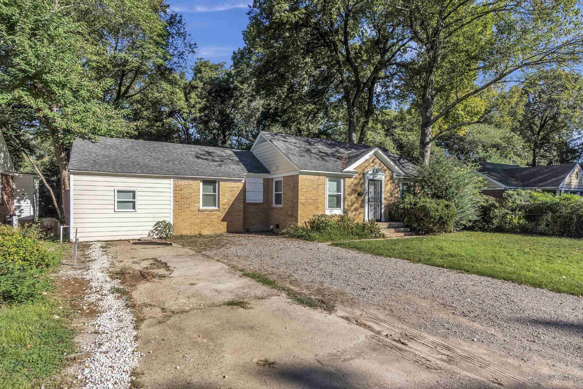 3704 FRIAR TUCK RD