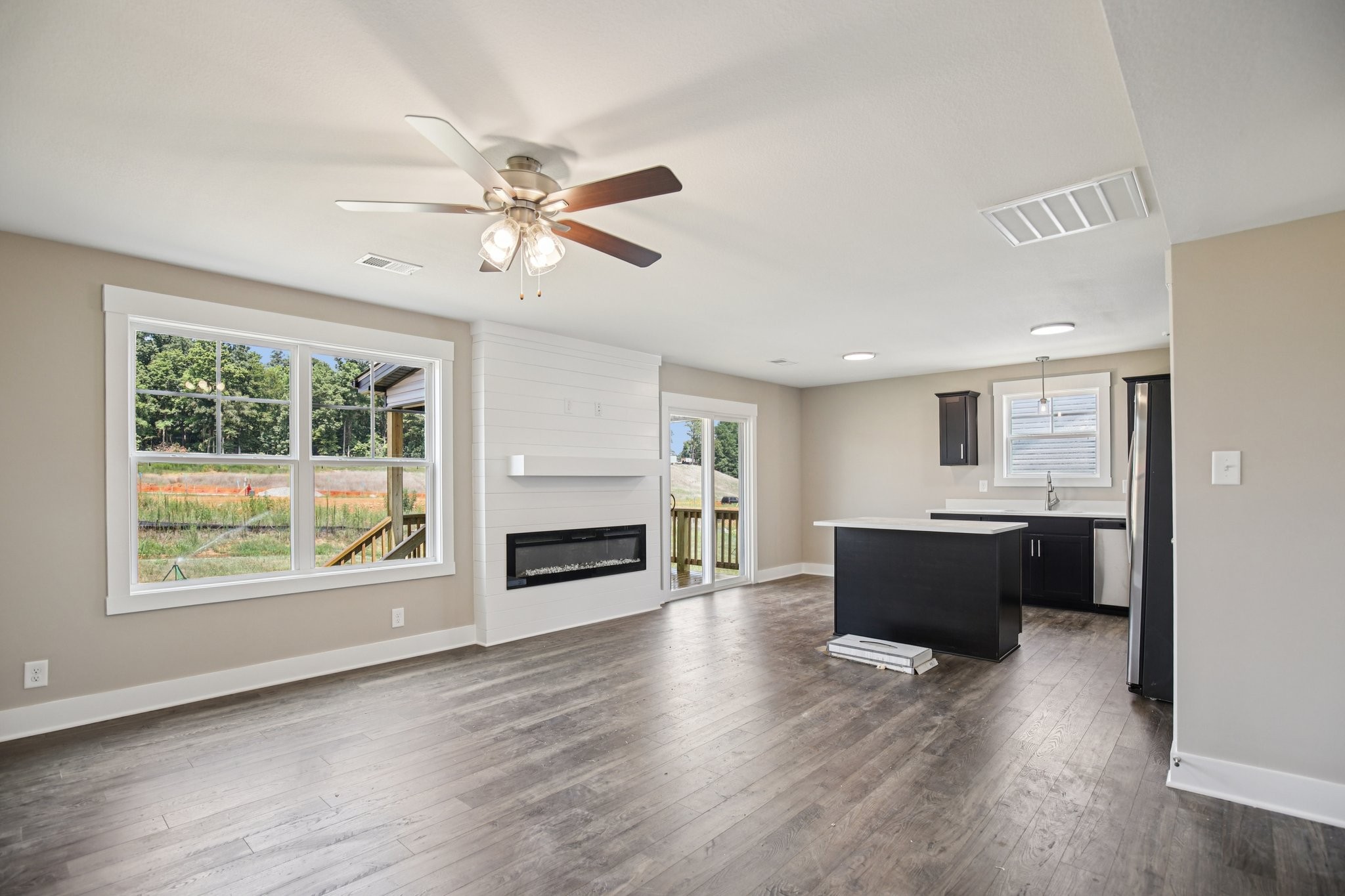 Clarksville, Tennessee 37040, United States, 3 Bedrooms Bedrooms, ,3 BathroomsBathrooms,Residential,Active,108524