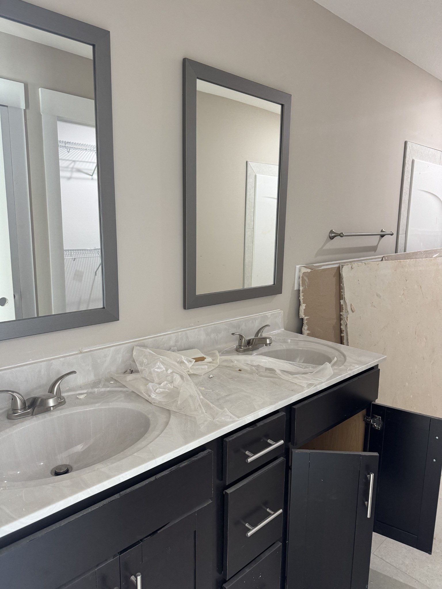 Clarksville, Tennessee 37040, United States, 3 Bedrooms Bedrooms, ,3 BathroomsBathrooms,Residential,Active,108524