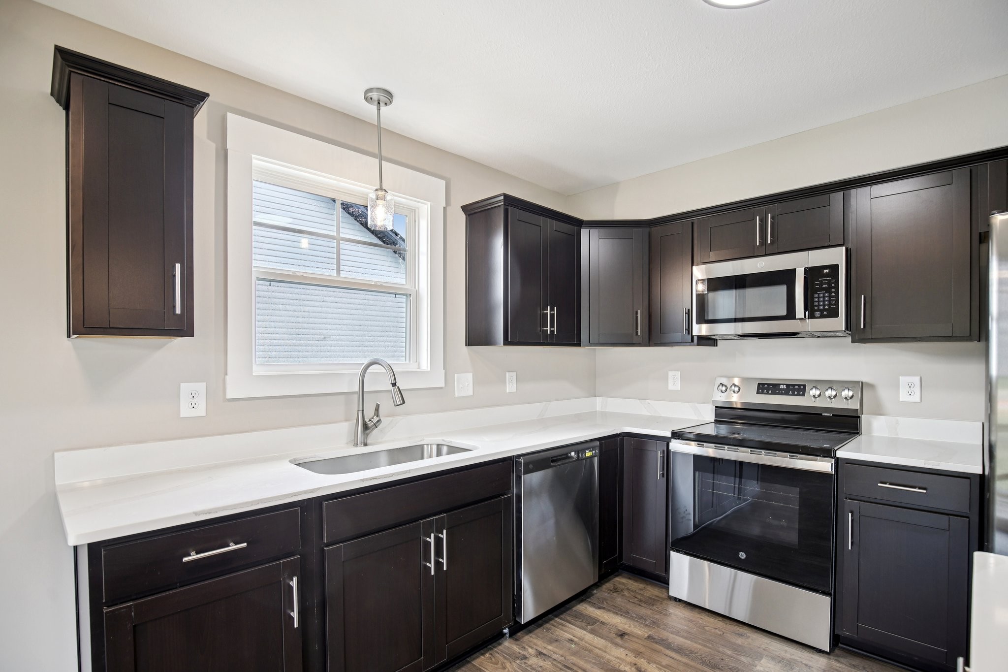 Clarksville, Tennessee 37040, United States, 3 Bedrooms Bedrooms, ,3 BathroomsBathrooms,Residential,Active,108524