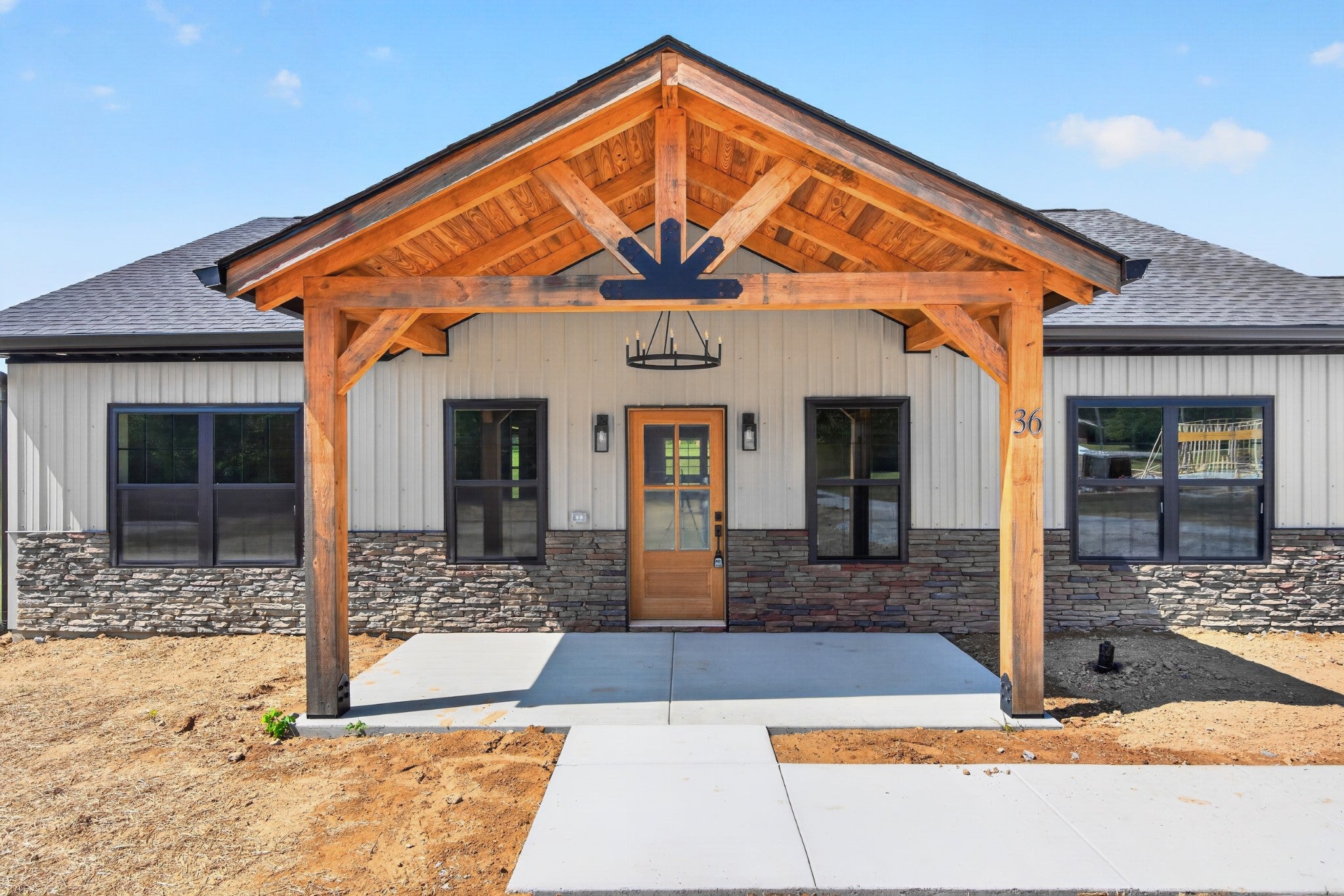 36 Meadowwood Ln