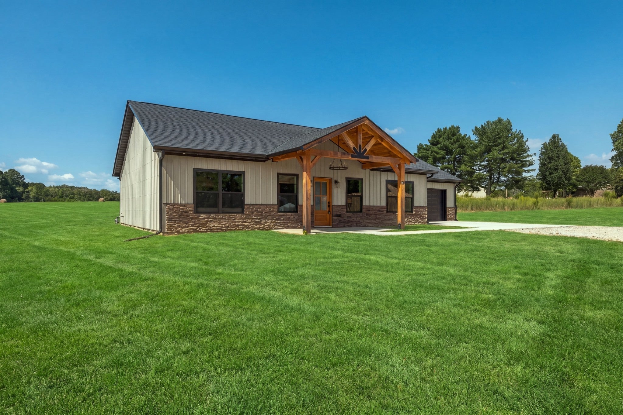 36 Meadowwood Ln
