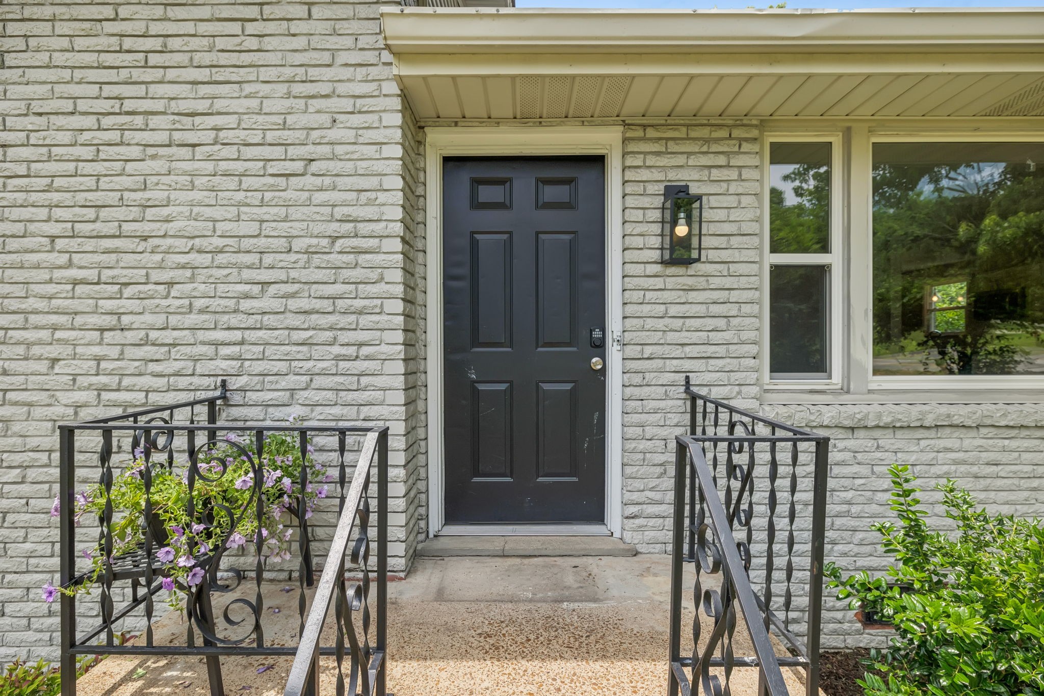 6528 Premier Dr