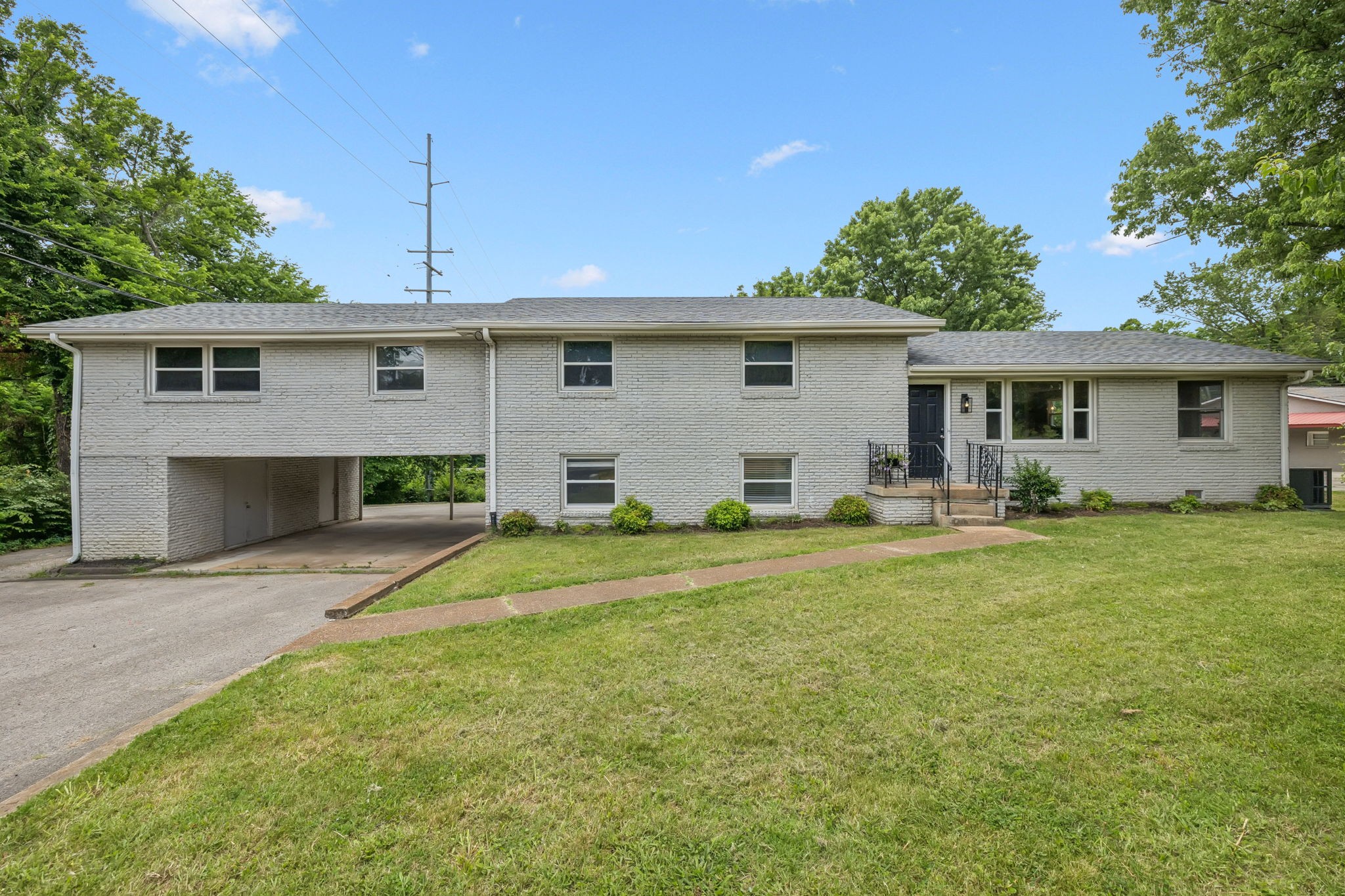 6528 Premier Dr