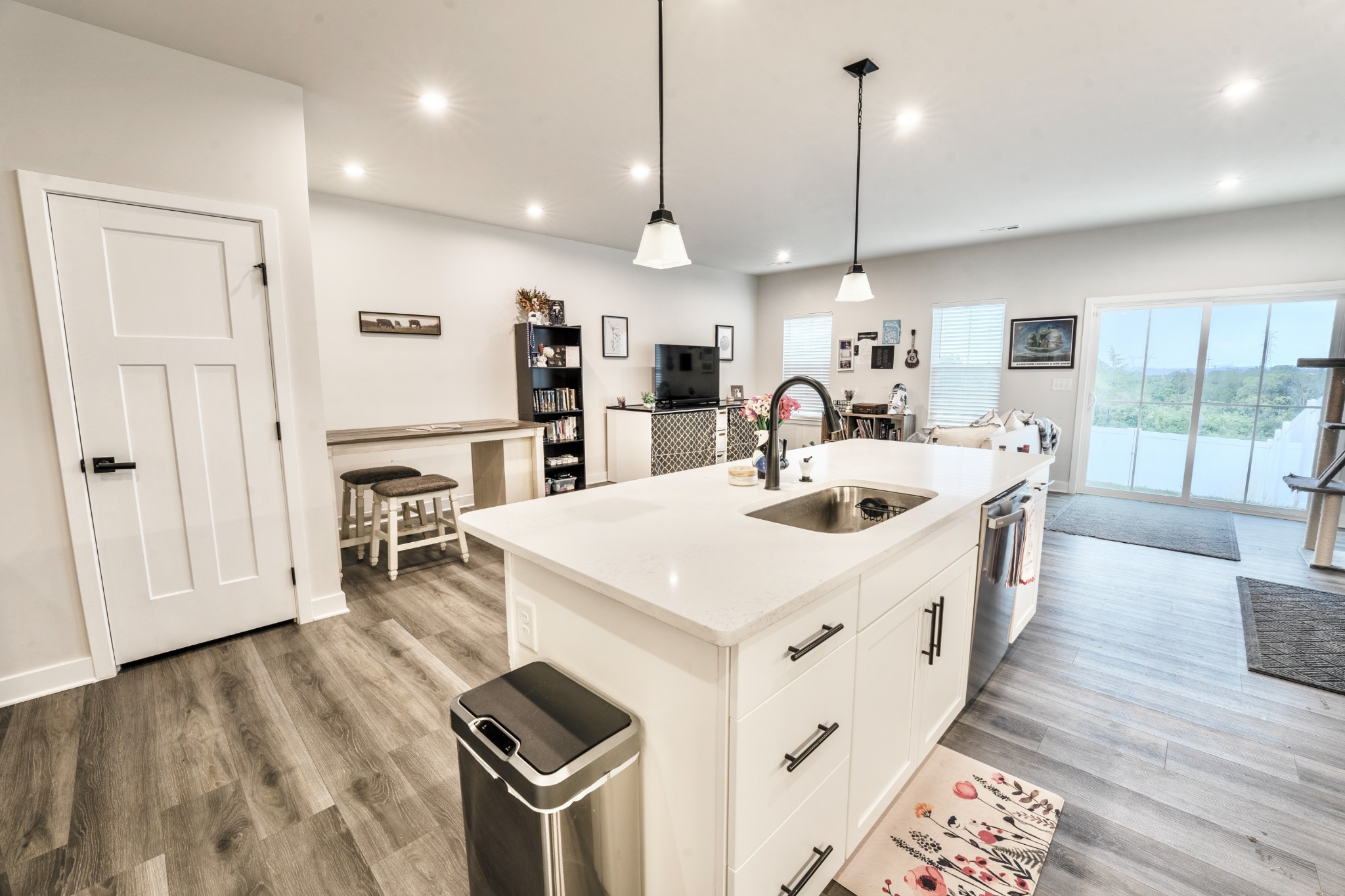 216 Pryor Dr