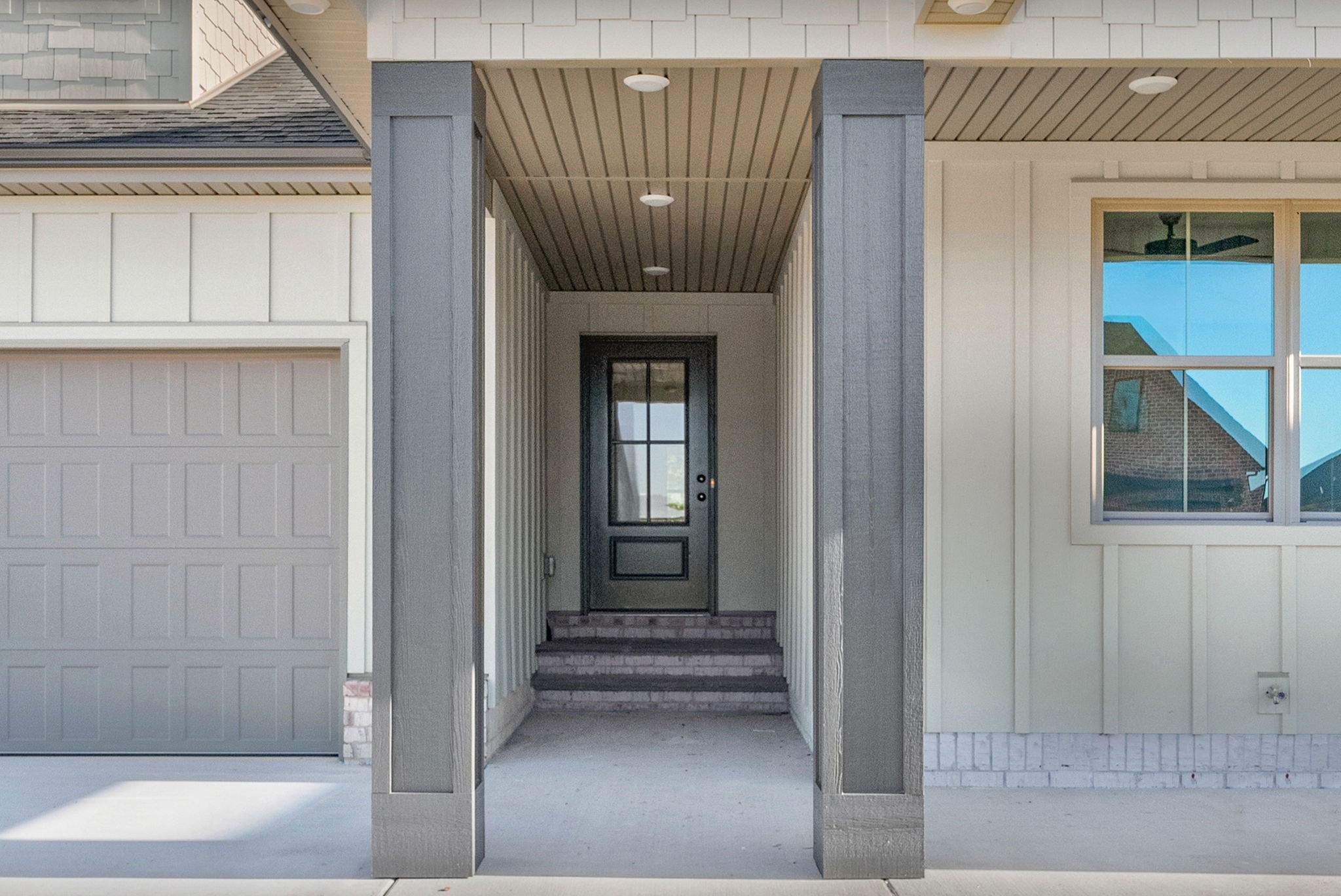 907 Bankside Dr