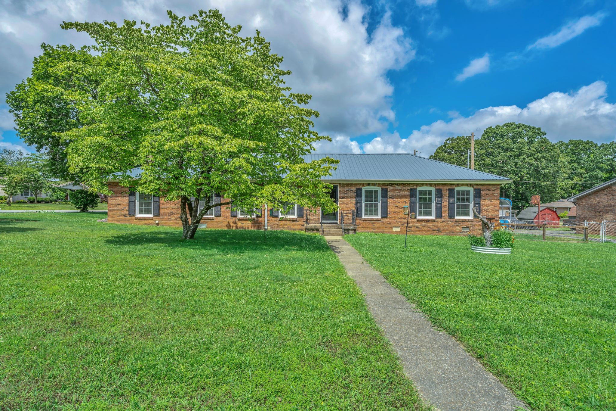 208 Royal Oak Dr
