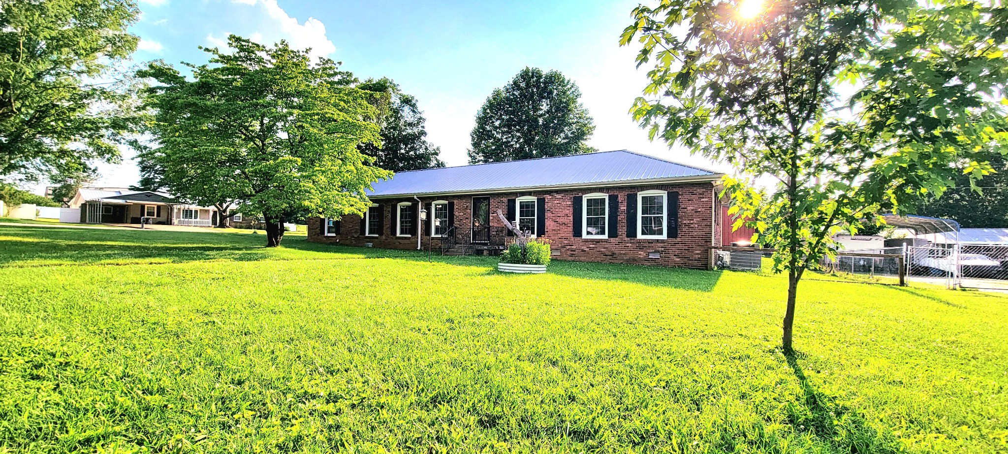 208 Royal Oak Dr
