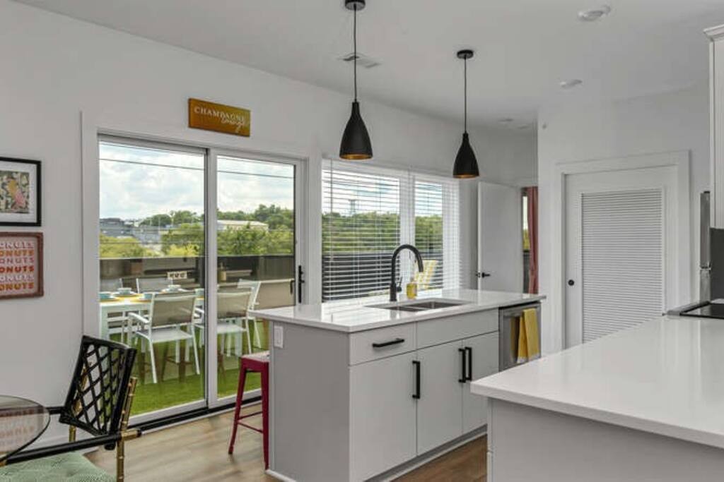 2704 Clifton Ave 404