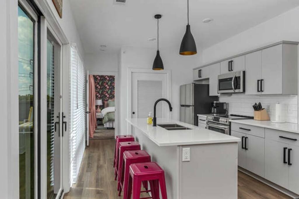 2704 Clifton Ave 404