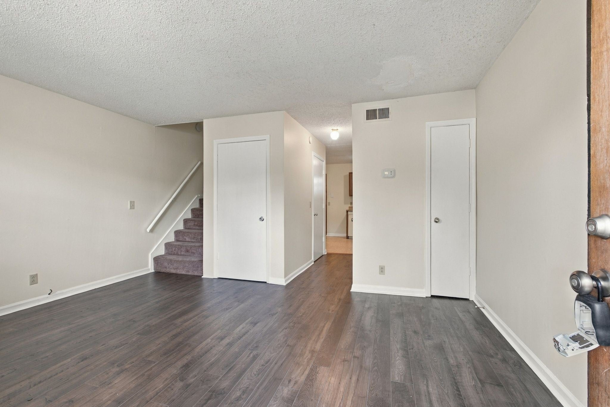 3147 Lakeland Dr