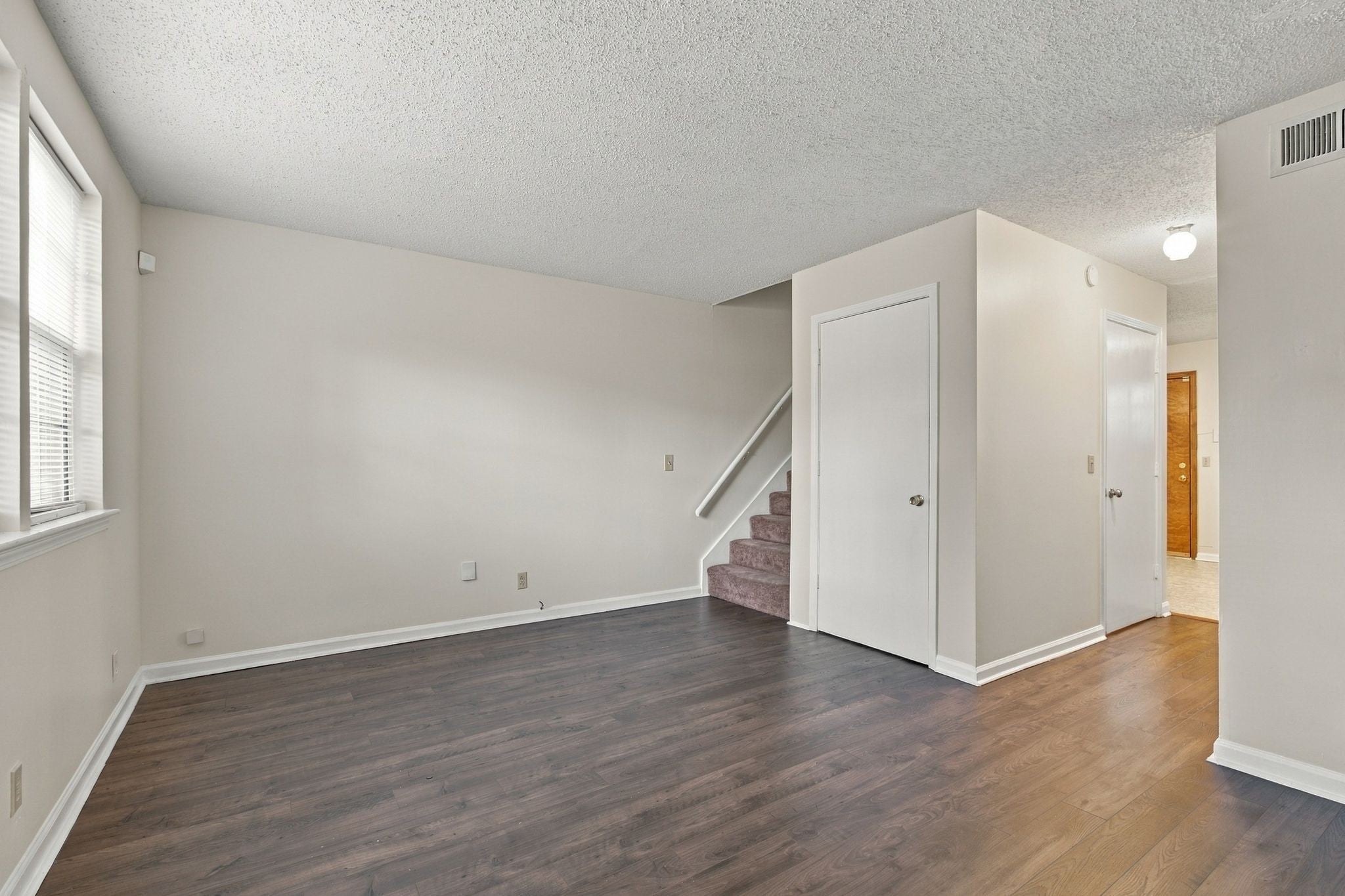 3147 Lakeland Dr