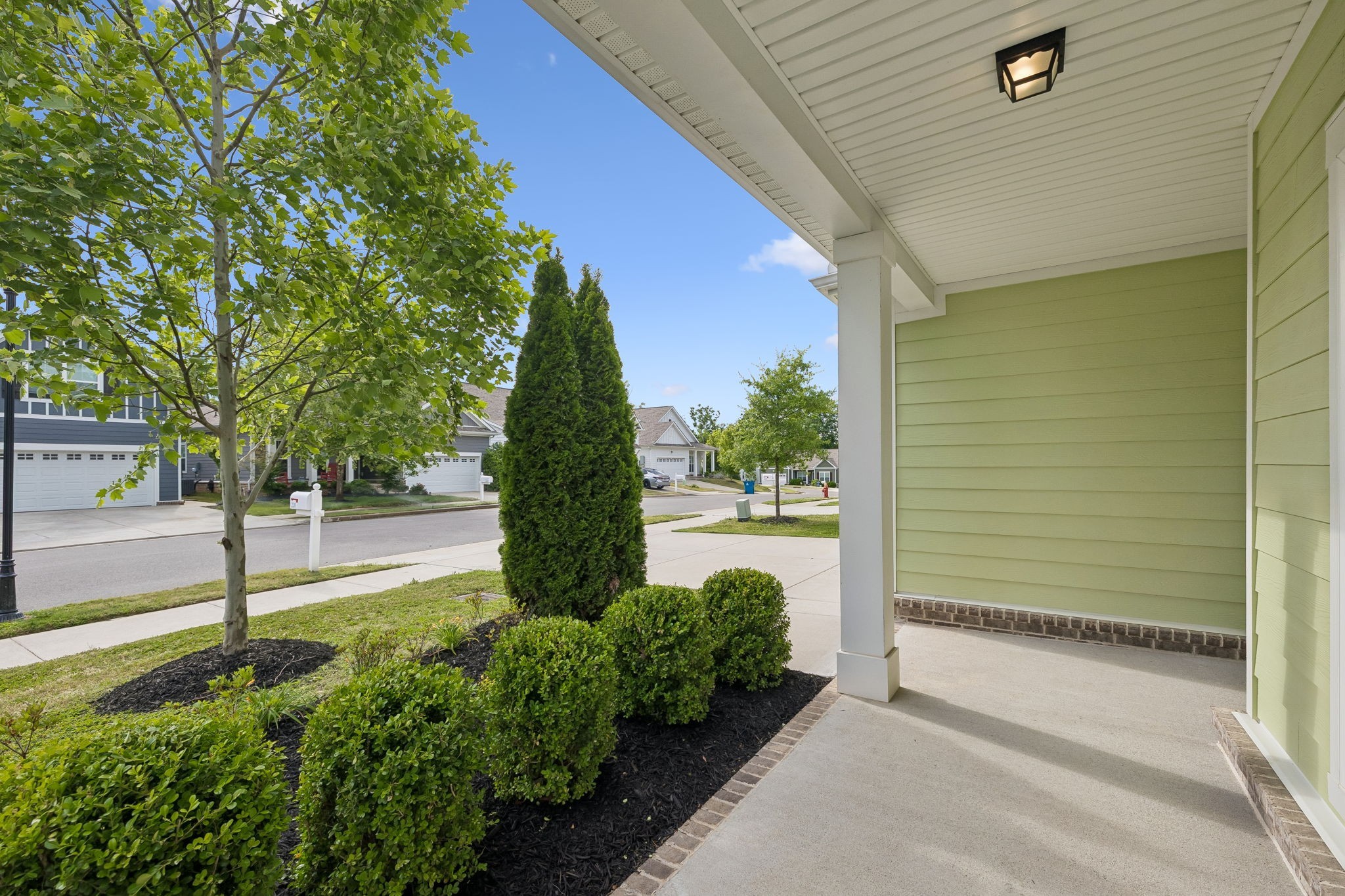 220 Hermitage Point Dr