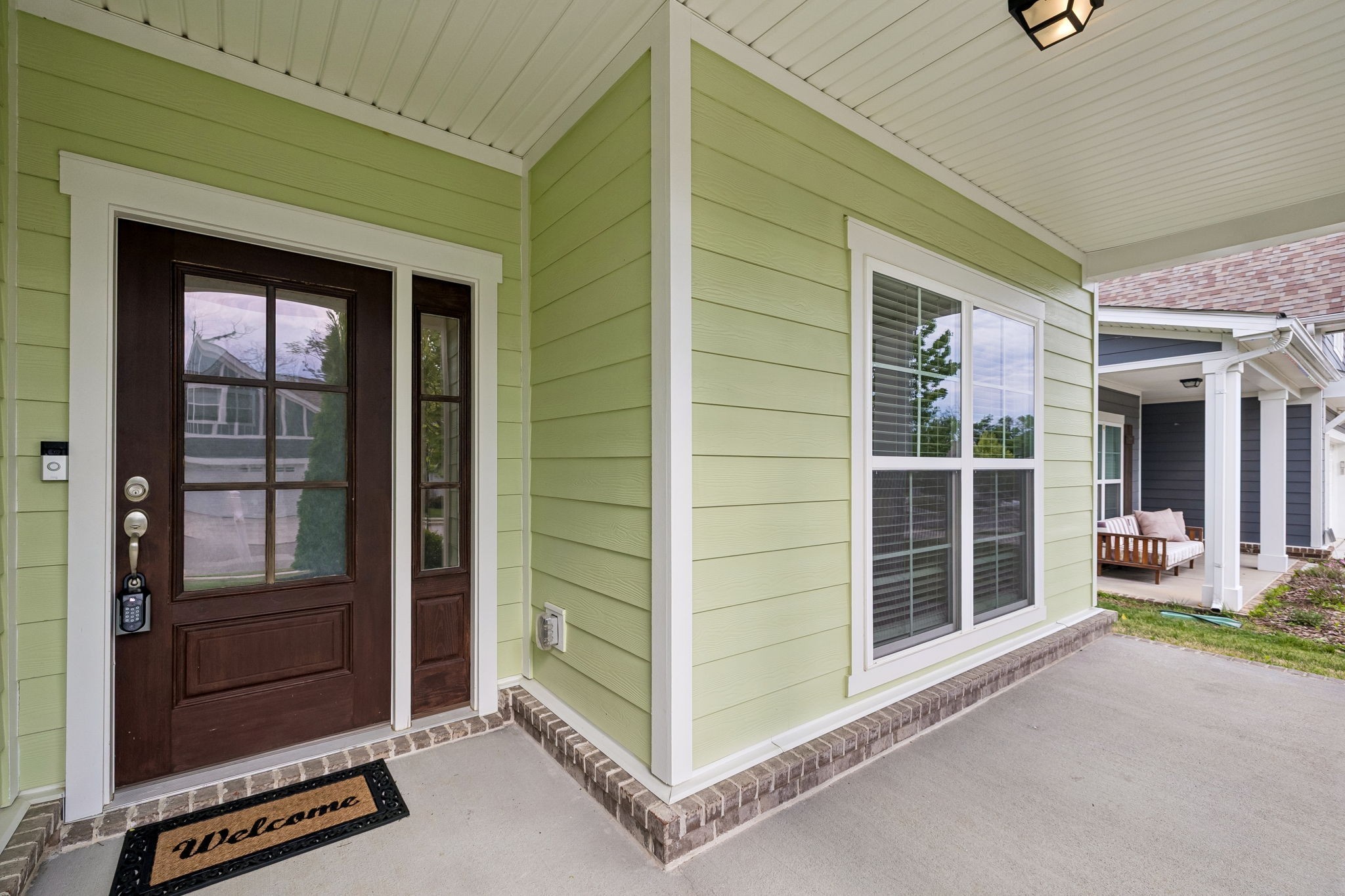 220 Hermitage Point Dr