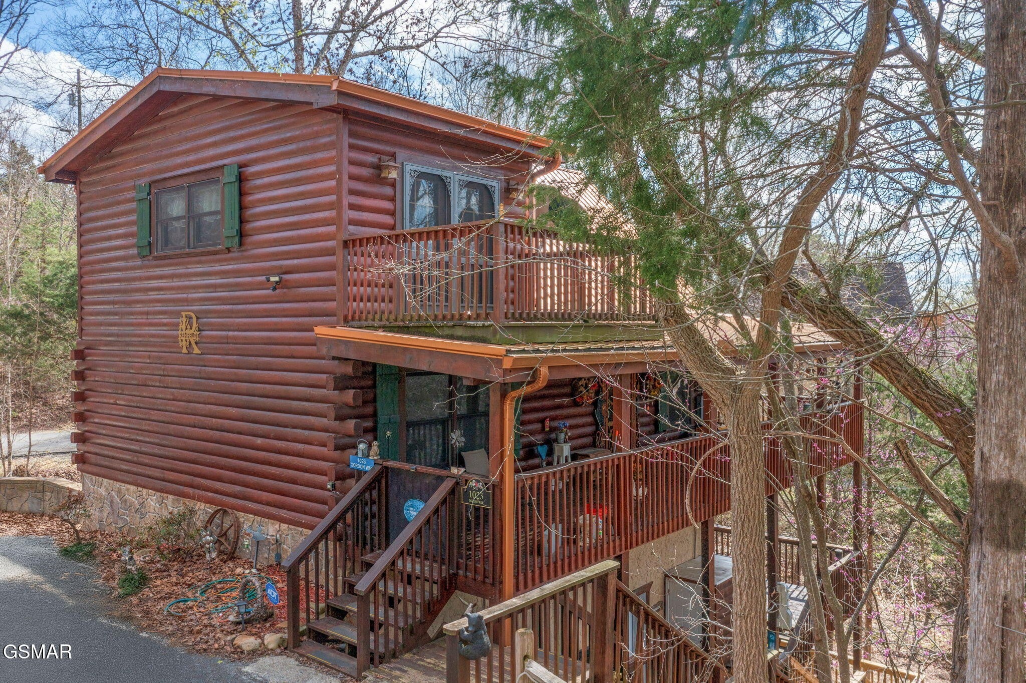1023 Gordon Way