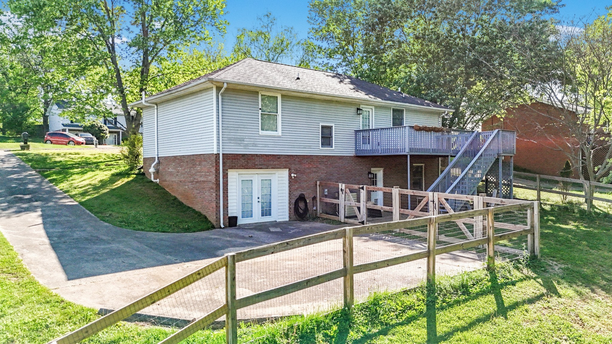 577 Briarwood Dr