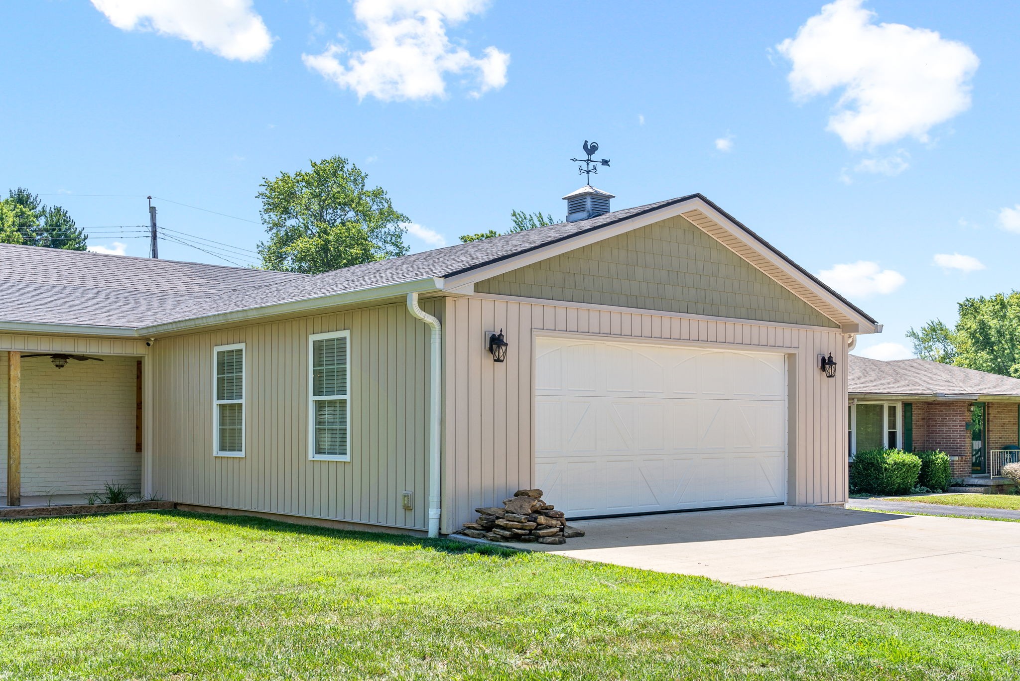 Photo 4 of 46 of 2712 Cayce Meade Dr house