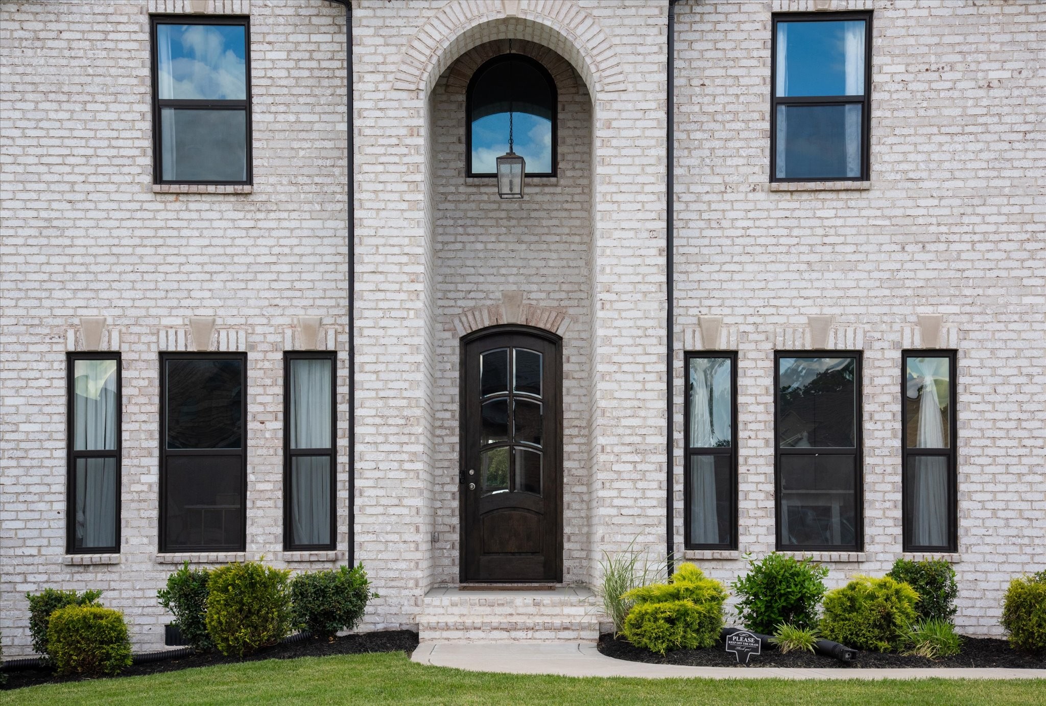 1153 Archibald Dr