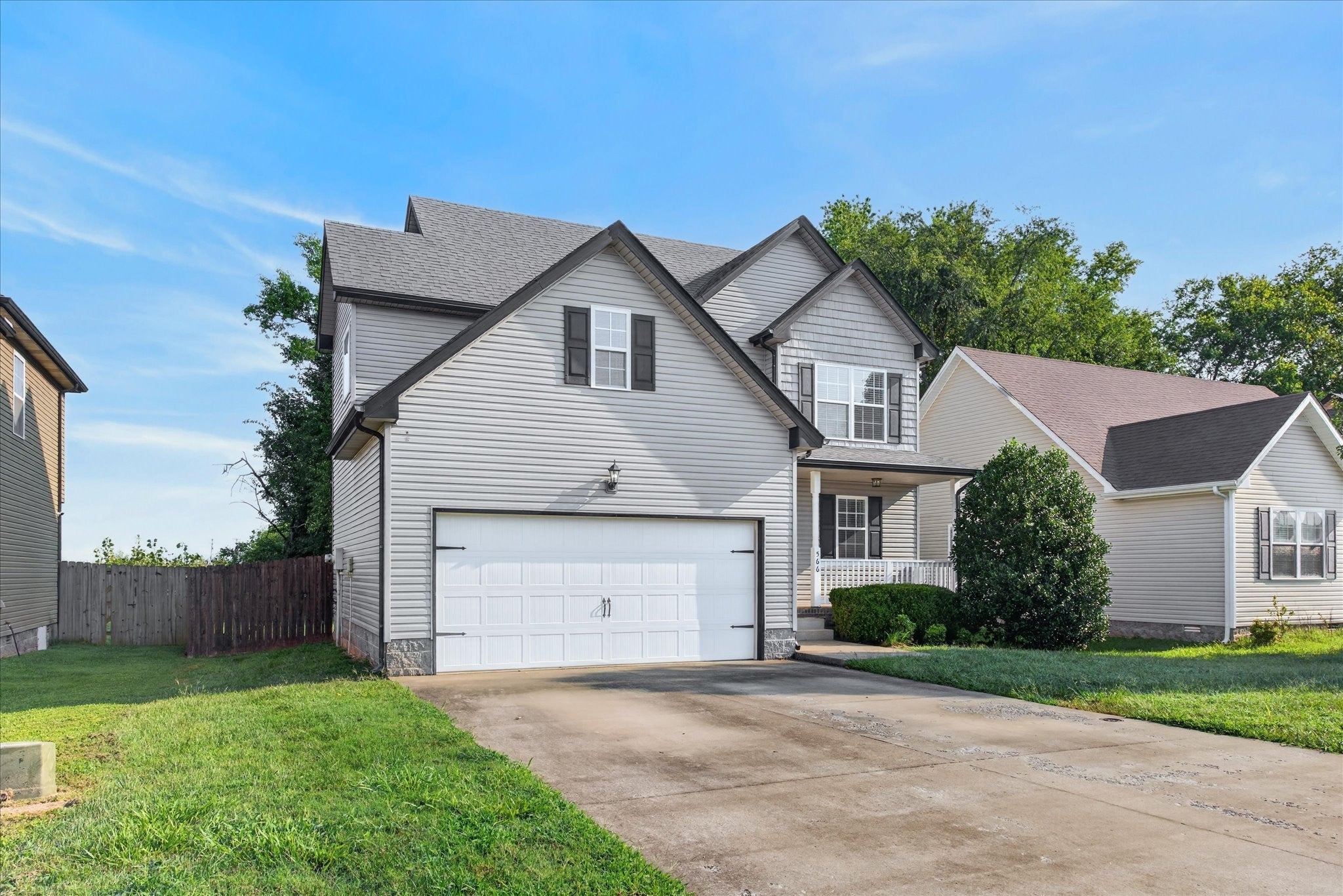 566 Falkland Circle