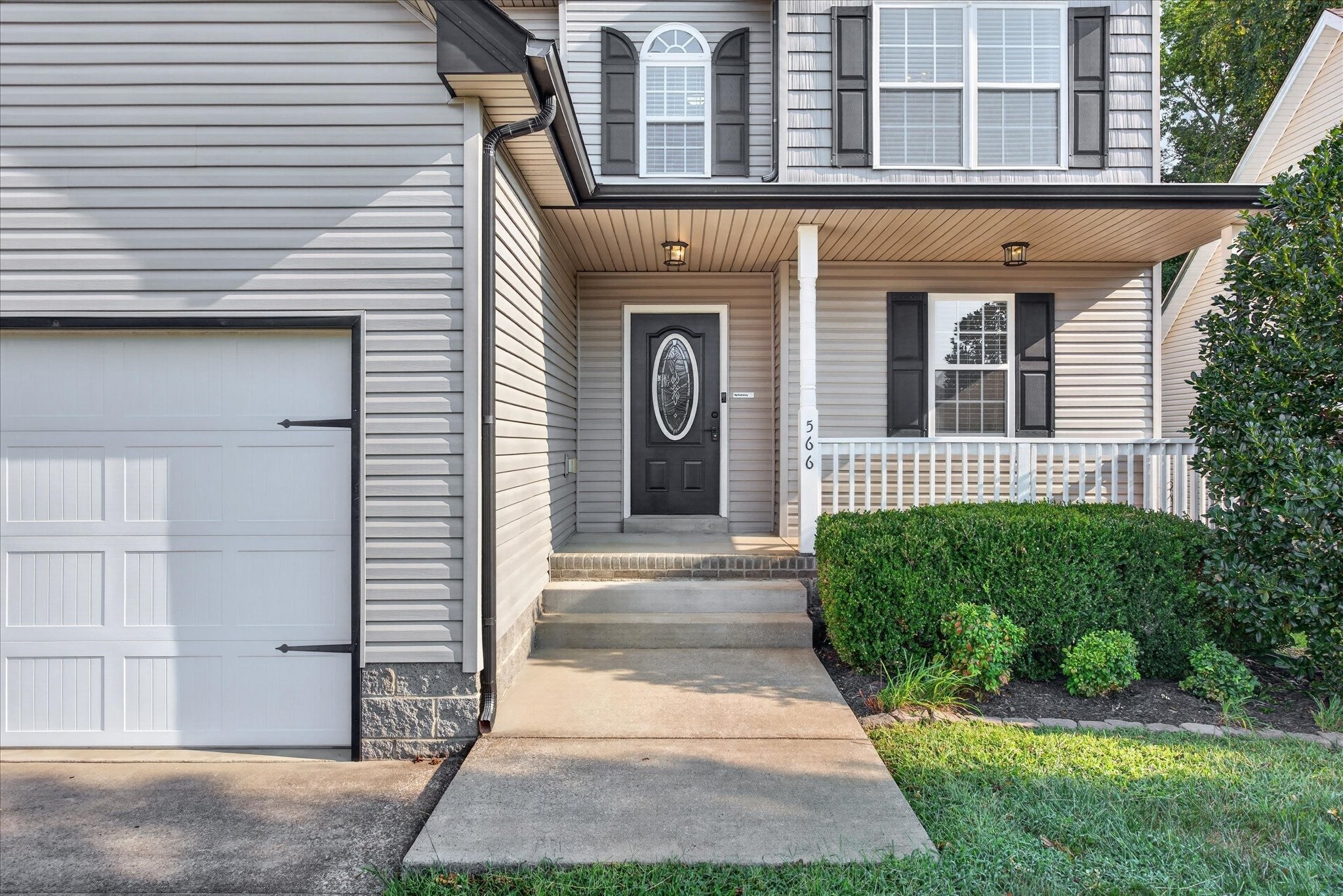566 Falkland Circle