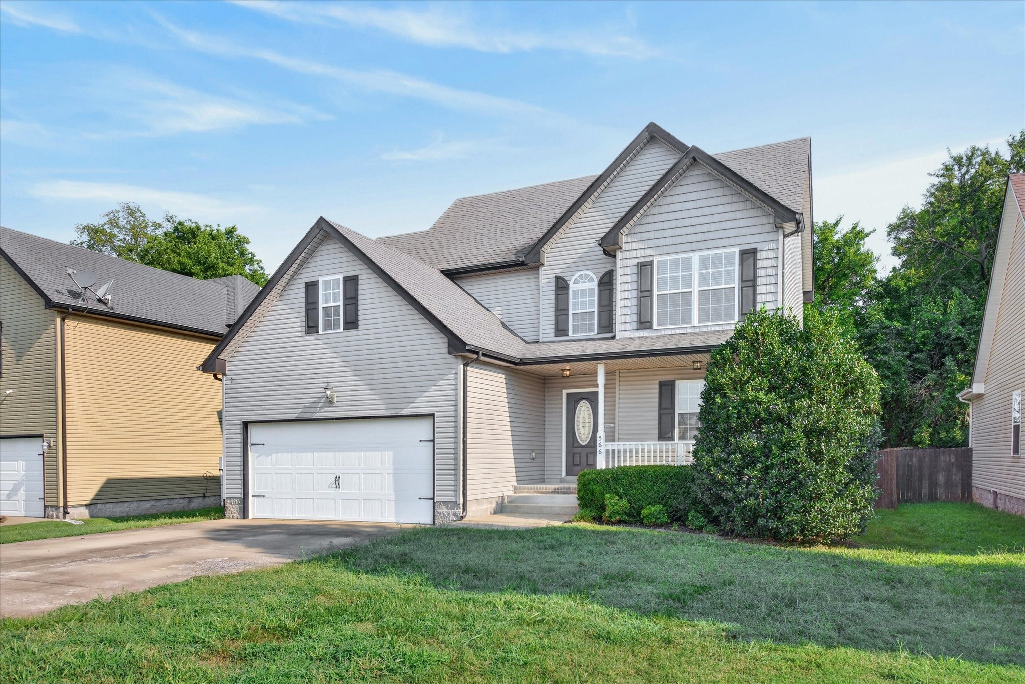566 Falkland Circle